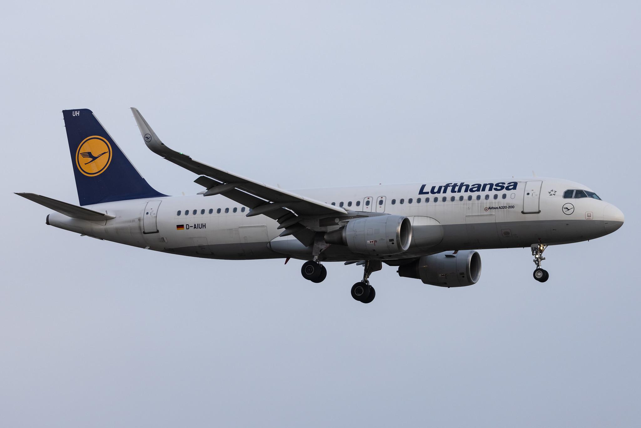 Hamburg Airport: Lufthansa (LH / DLH) |  Airbus A320-214 A320 | D-AIUH | MSN 6225