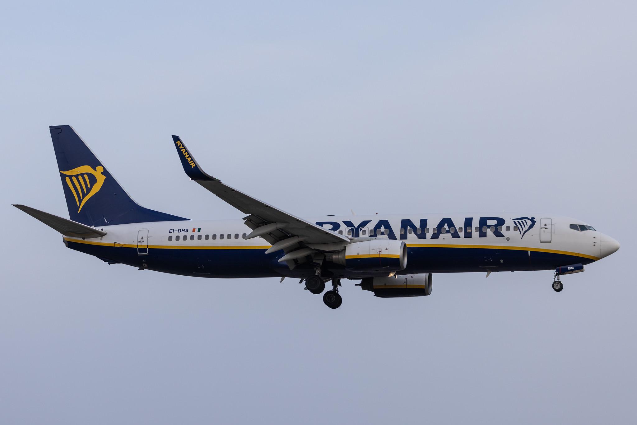 Hamburg Airport: Ryanair (FR / RYR) |  Boeing 737-8AS B738 | EI-DHA | MSN 33571