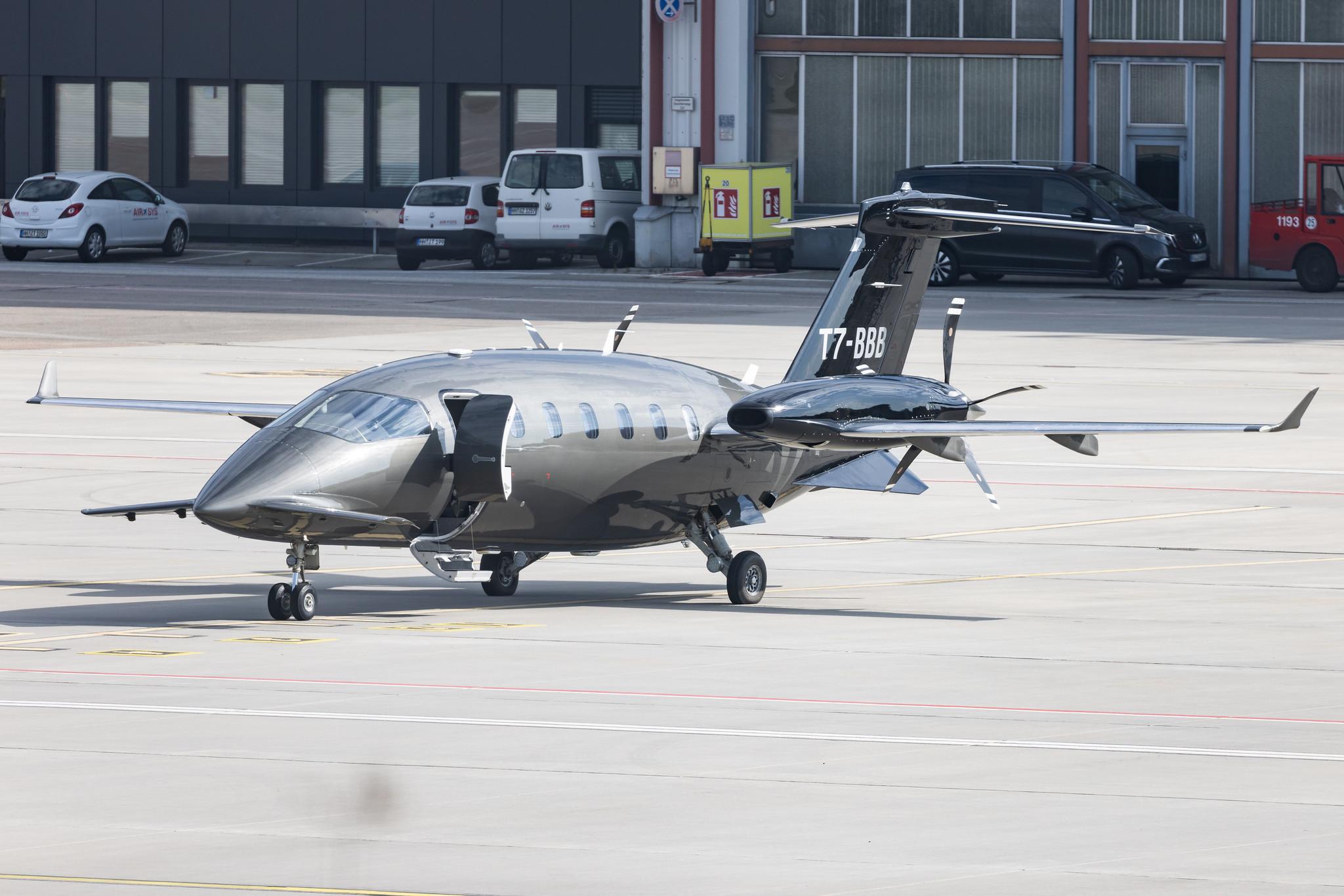 Hamburg Airport: Private Owner |  Piaggio P180 Avanti EVO P180 | T7-BBB | MSN 3007