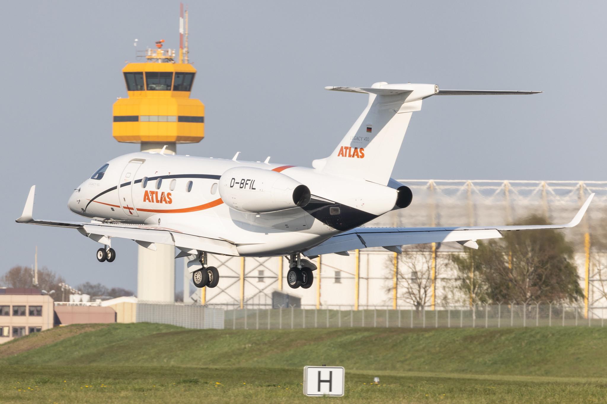 Hamburg Airport: Air Hamburg (/ AHO) |  Embraer Legacy 450 E545 | D-BFIL | MSN 55010015