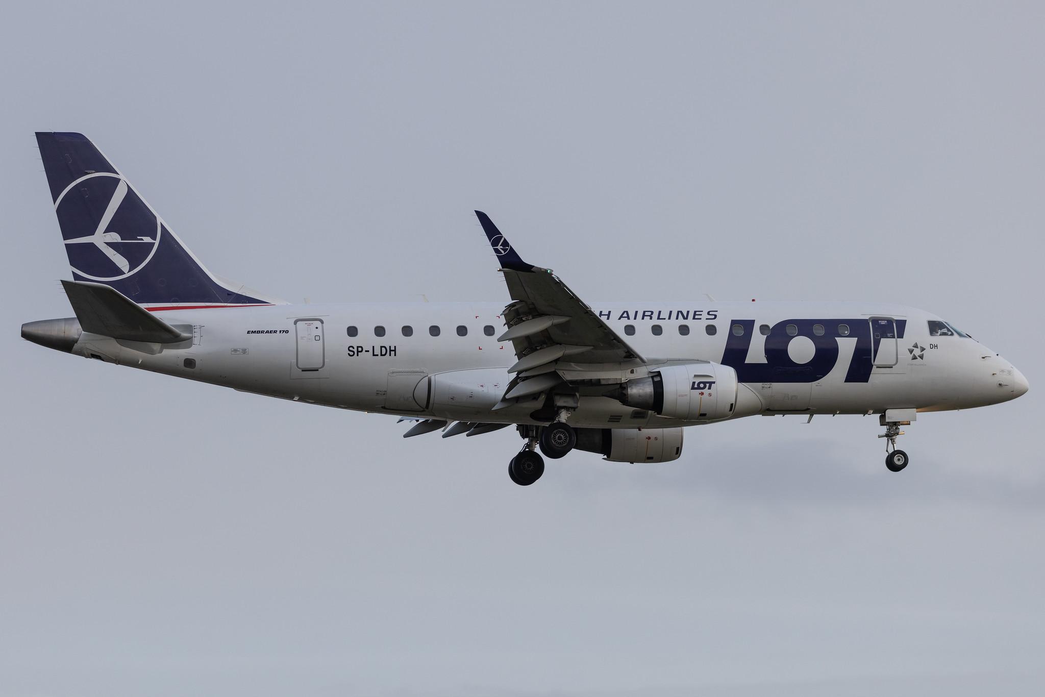 Hamburg Airport: LOT (LO / LOT) |  Embraer E170STD E170 | SP-LDH | MSN 17000069