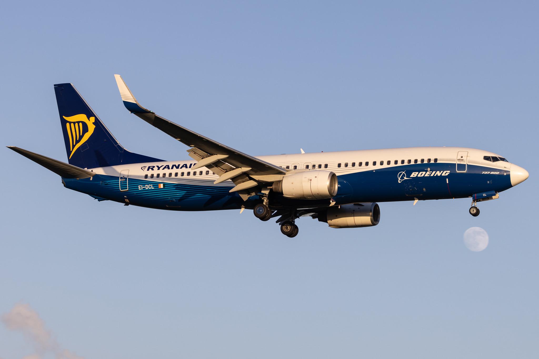 Hamburg Airport: Ryanair (FR / RYR) |  Livery: Dreamliner Livery |   B738 | EI-DCL | MSN 33806