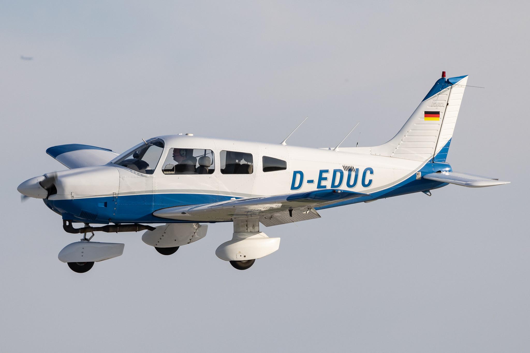 Hamburg Airport: Private owner |  Piper PA28-181 Archer II P28A | D-EDUC | MSN 2890170
