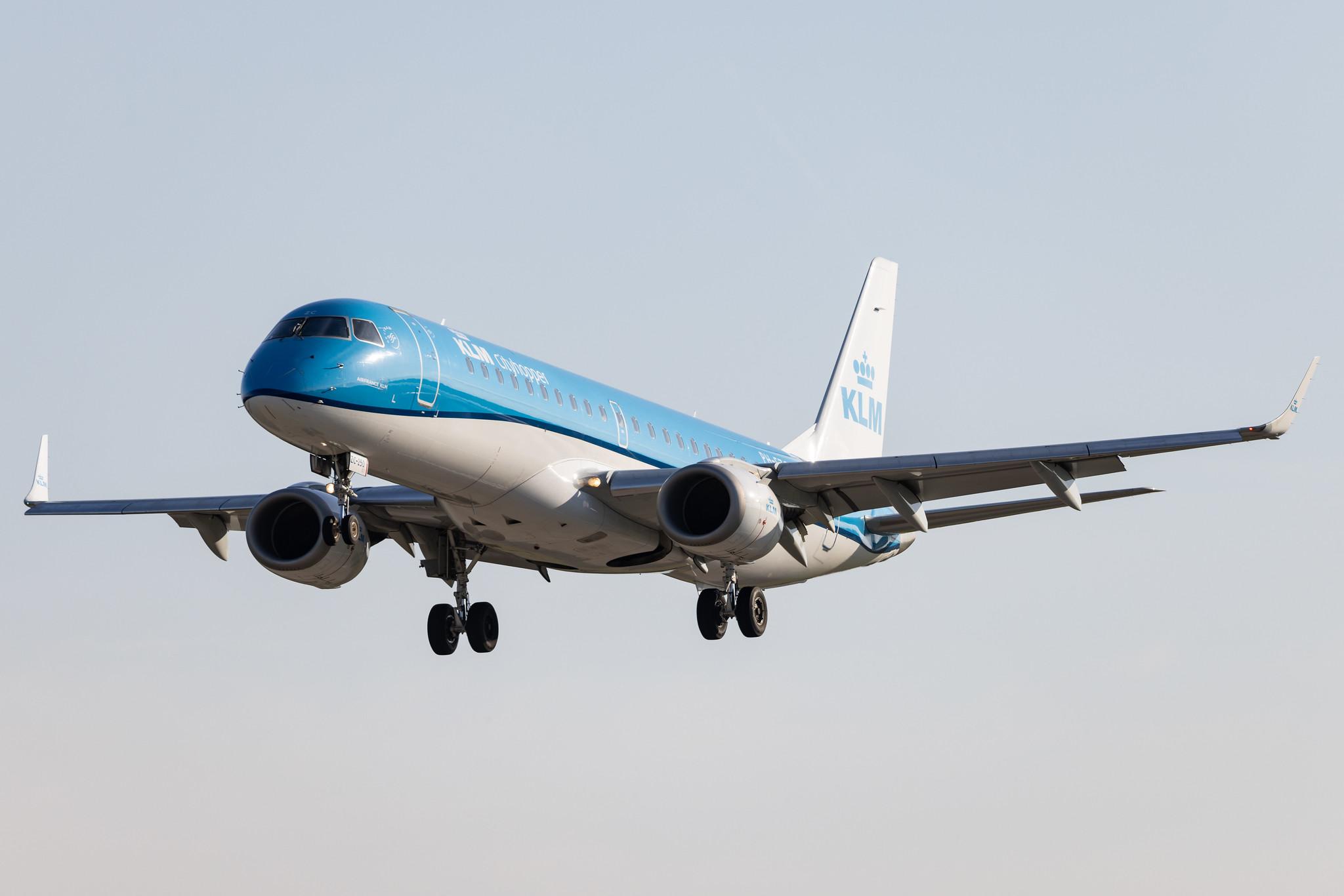 Hamburg Airport: KLM (KL / KLM) | Operator: KLM Cityhopper |  Embraer E190STD E190 | PH-EZC | MSN 19000250