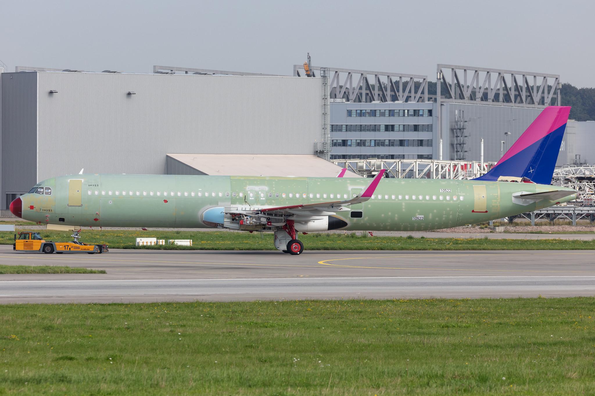 Hamburg Finkenwerder: Wizz Air (W6 / WZZ) |  Airbus A321-271NX A21N | D-AZAO (HA-LZF) | MSN 10522