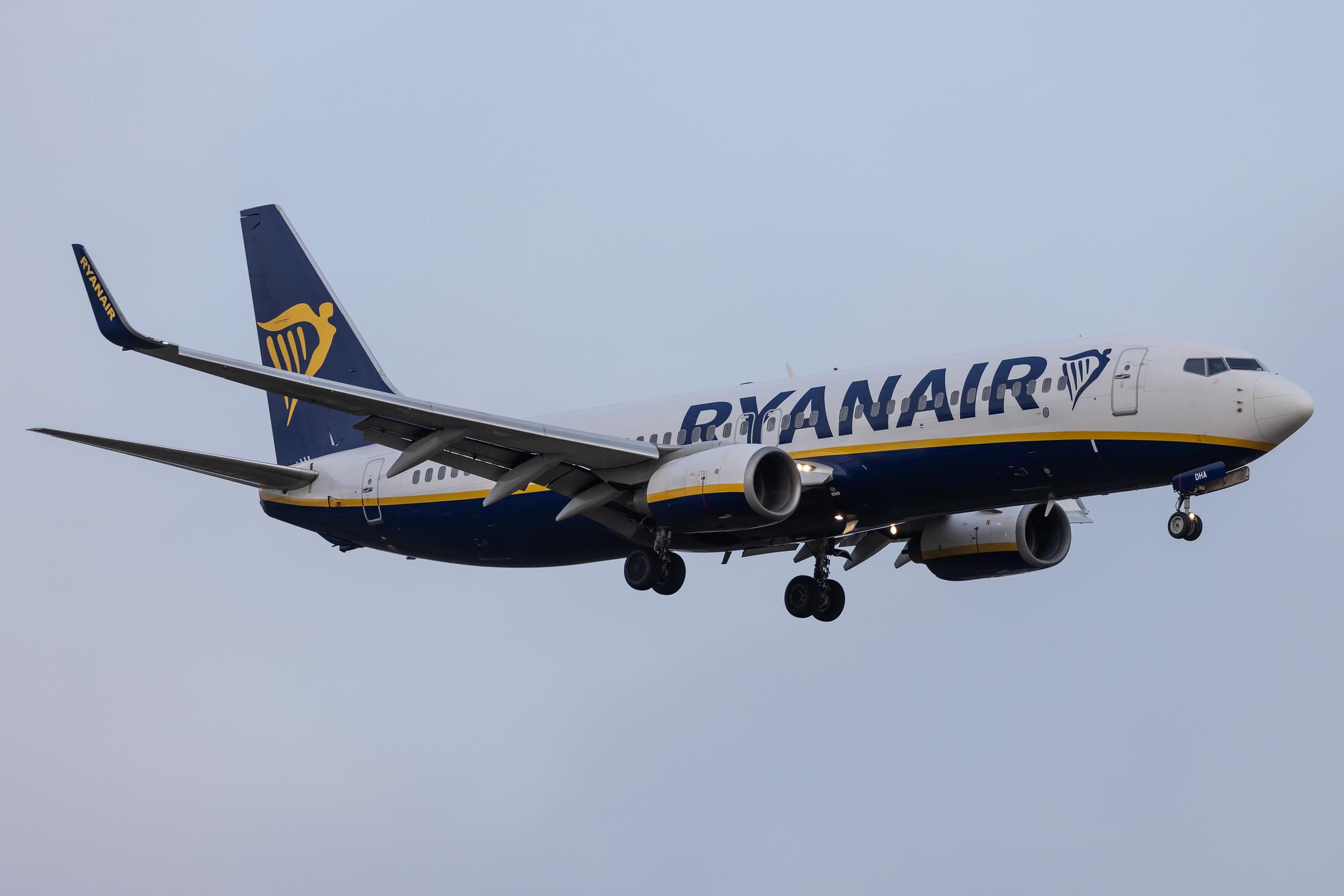 Hamburg Airport: Ryanair (FR / RYR) |  Boeing 737-8AS B738 | EI-DHA | MSN 33571