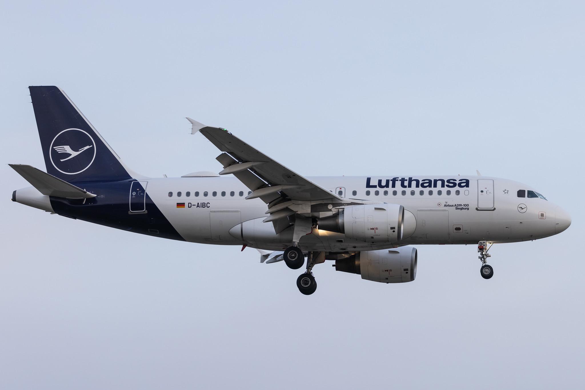 Hamburg Airport: Lufthansa (LH / DLH) |  Airbus A319-112 A319 | D-AIBC | MSN 4332