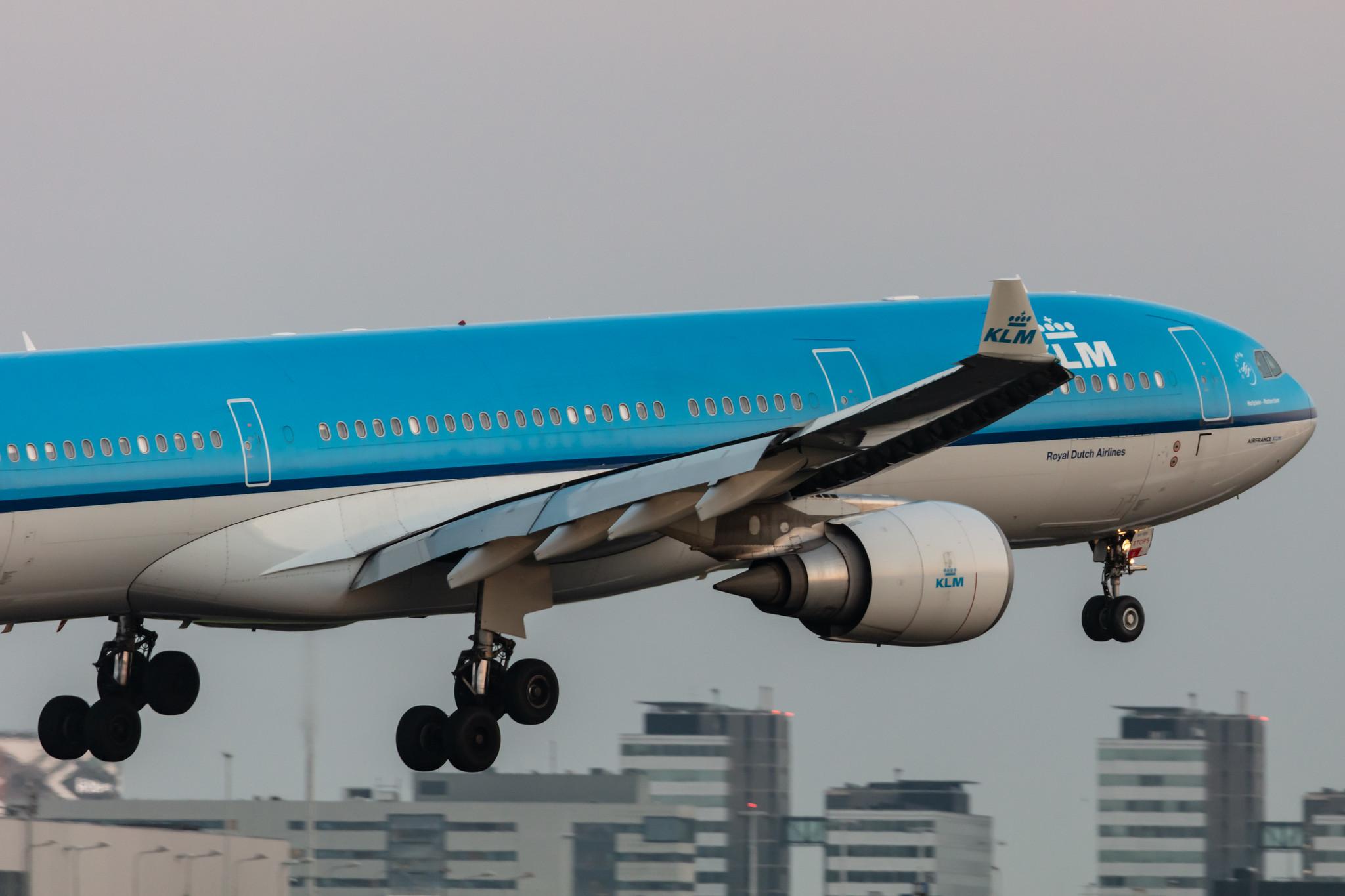 Amsterdam Schiphol: KLM (KL / KLM) |  Airbus A330-303 A333 | PH-AKF | MSN 1580