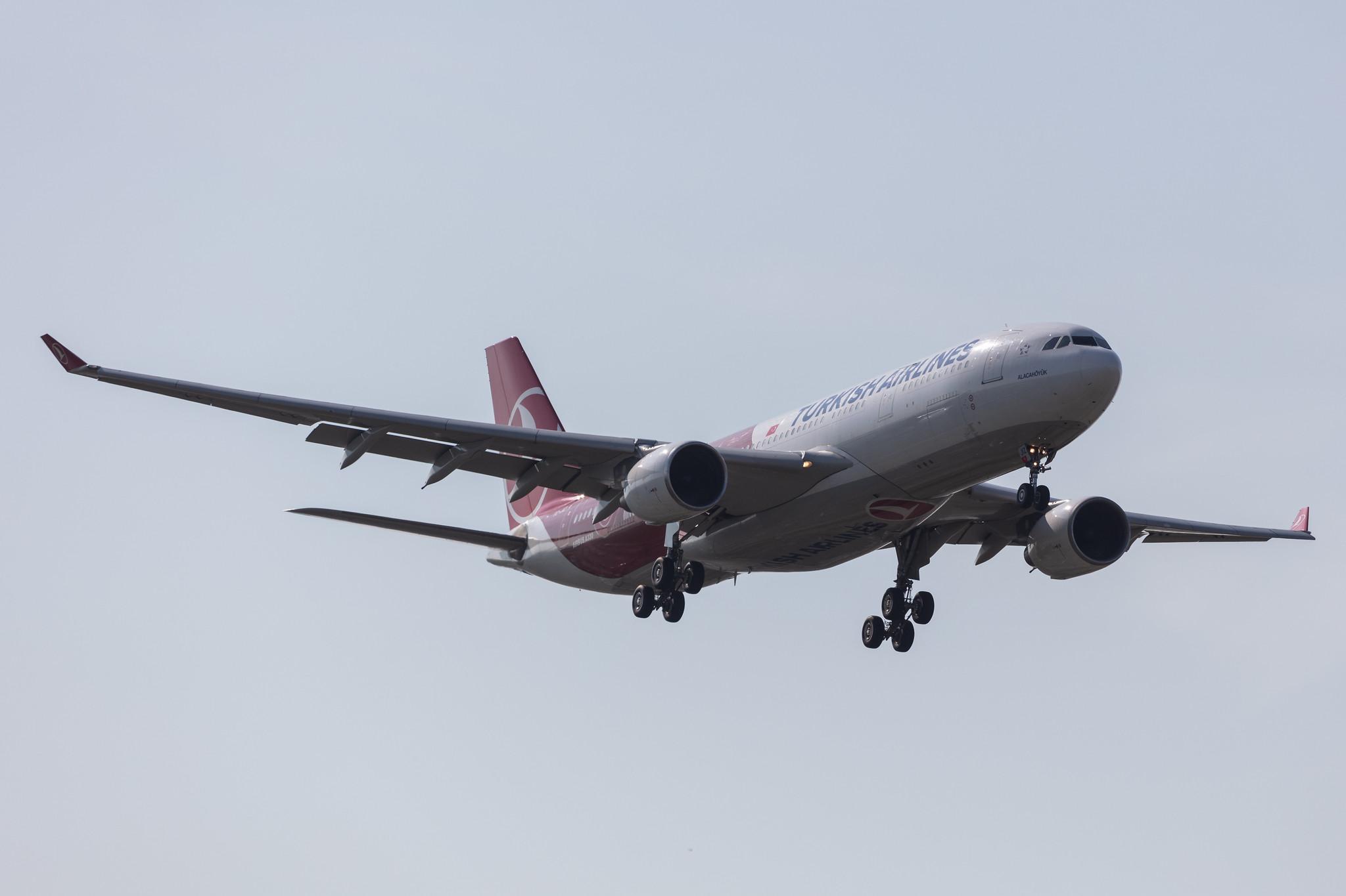 Amsterdam Schiphol: Turkish Airlines (TK / THY) |  Livery: Invest in Turkey Livery |  Airbus A330-223 A332 | TC-JIZ | MSN 1118