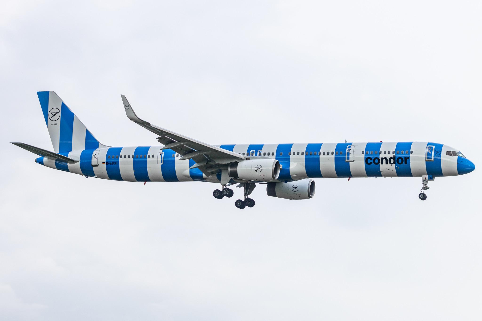 Hamburg Airport: Condor (DE / CFG) |  Boeing 757-330 B753 | D-ABOI | MSN 29018