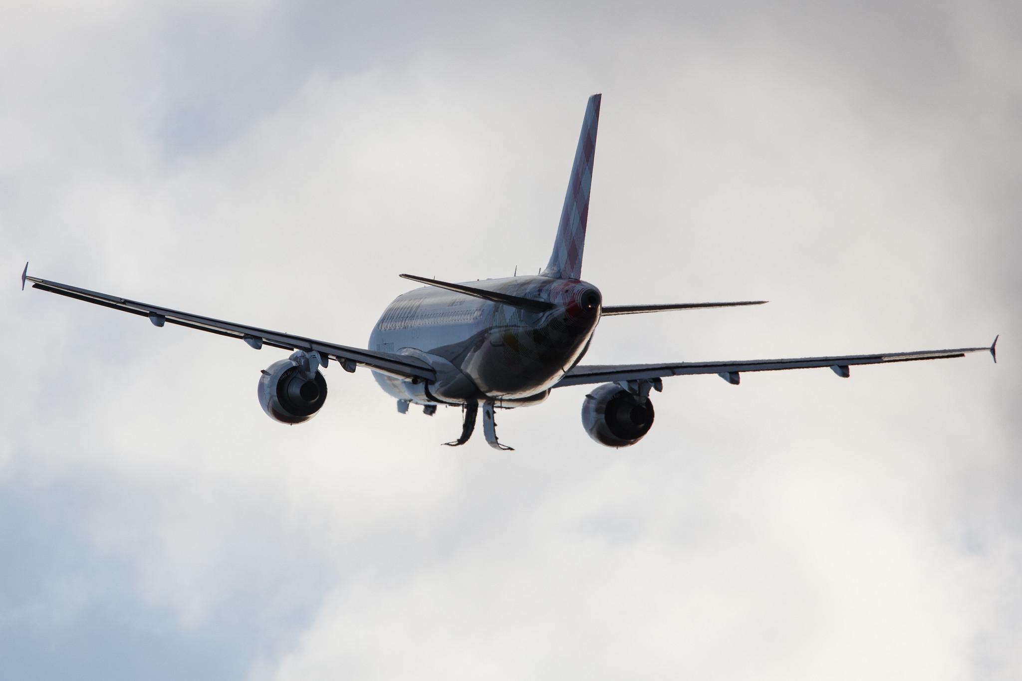 Hamburg Finkenwerder: Volotea (V7 / VOE) |  Airbus A319-111 A319 | EC-NDH | MSN 03403