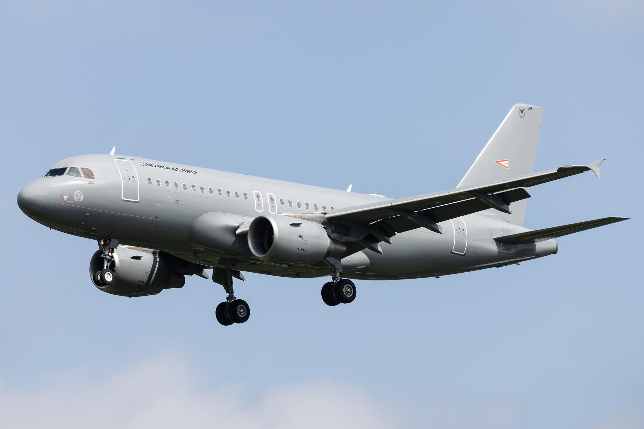 Hamburg Airport: Hungarian Air Force (/ HUF) |  Airbus A319-112 A319 | 605 | MSN 3865