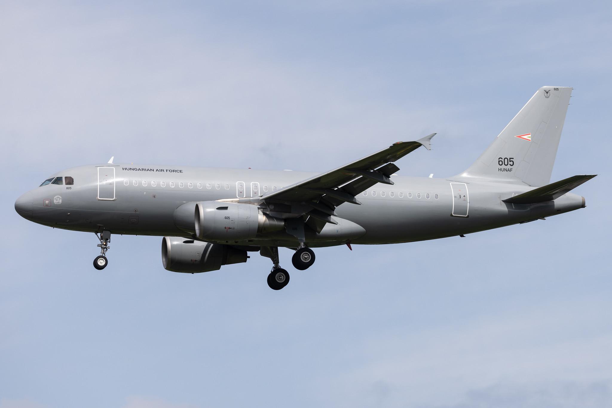 Hamburg Airport: Hungarian Air Force (/ HUF) |  Airbus A319-112 A319 | 605 | MSN 3865