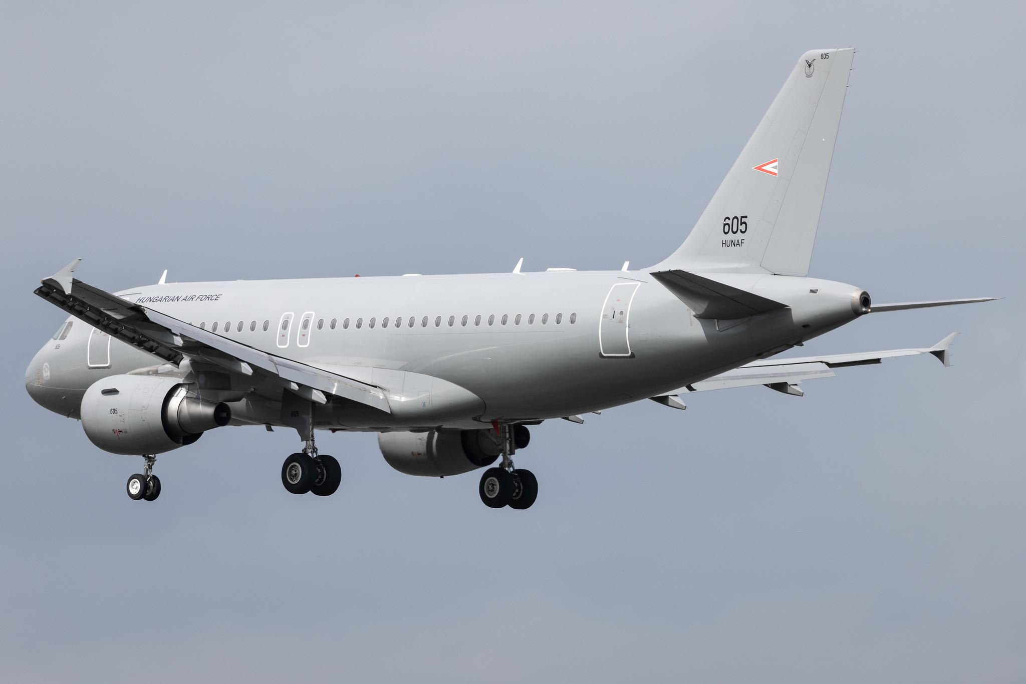 Hamburg Airport: Hungarian Air Force (/ HUF) |  Airbus A319-112 A319 | 605 | MSN 3865