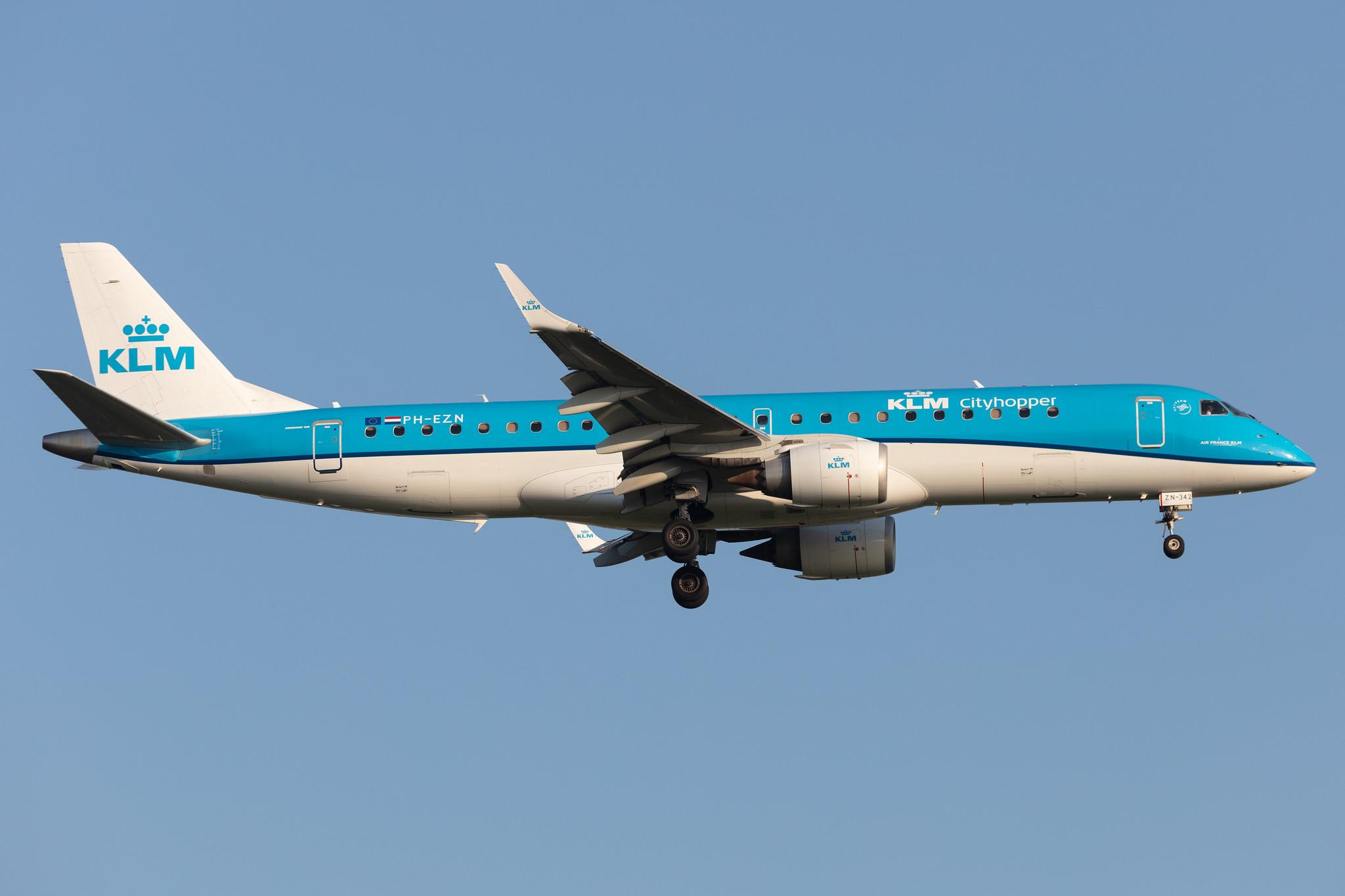 Amsterdam Schiphol: KLM (KL / KLM) | Operator: KLM Cityhopper |  Embraer E190STD E190 | PH-EZN | MSN 19000342