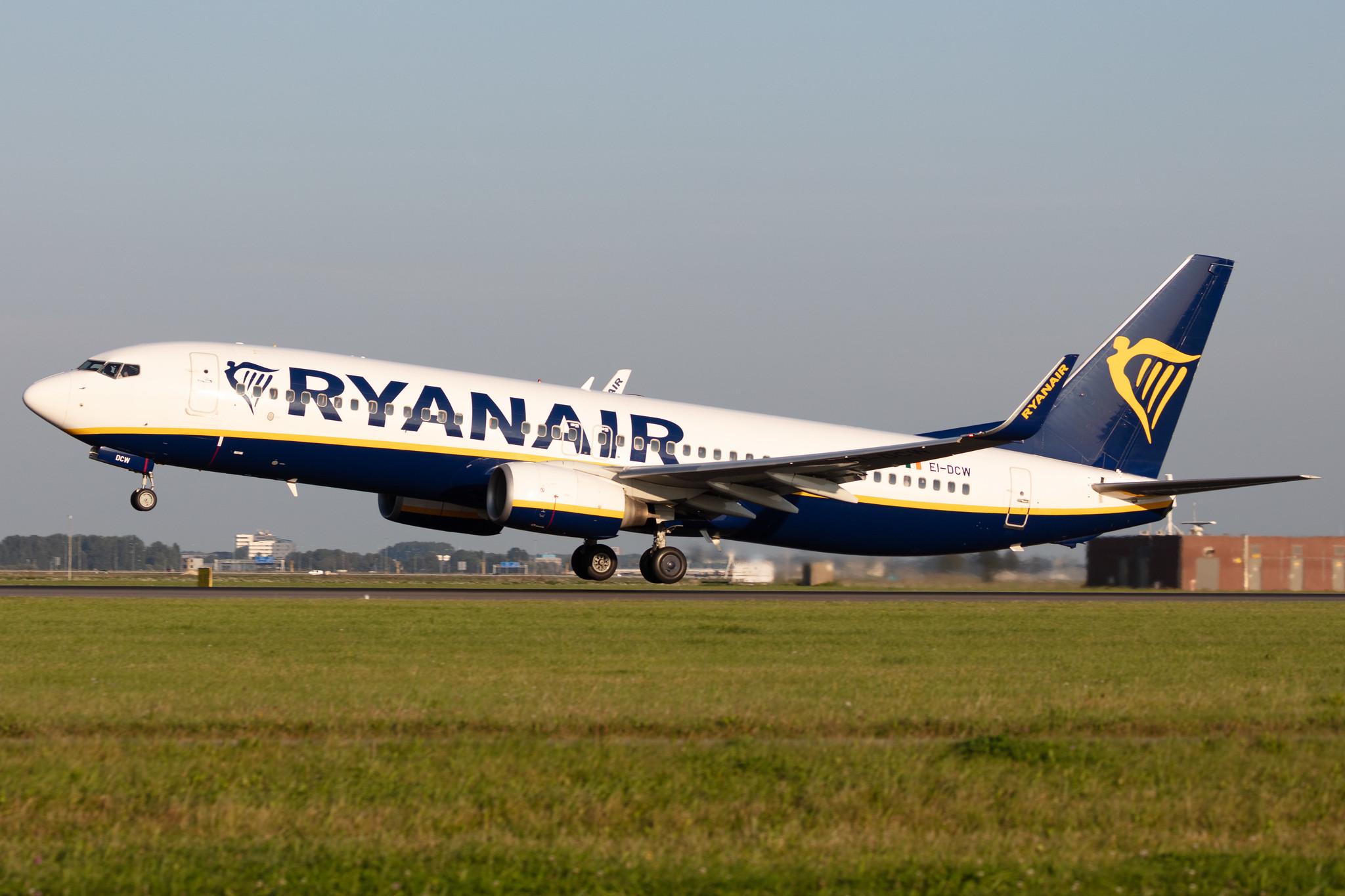 Amsterdam Schiphol: Ryanair (FR / RYR) |  Boeing 737-8AS B738 | EI-DCW | MSN 33568