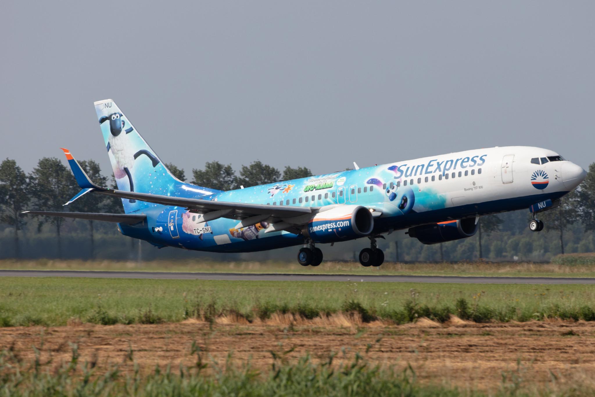 Amsterdam Schiphol: SunExpress (XQ / SXS) |  Livery: Shaun das Schaf - UFO-Alarm Livery |  Boeing 737-8HC B738 | TC-SNU | MSN 40756