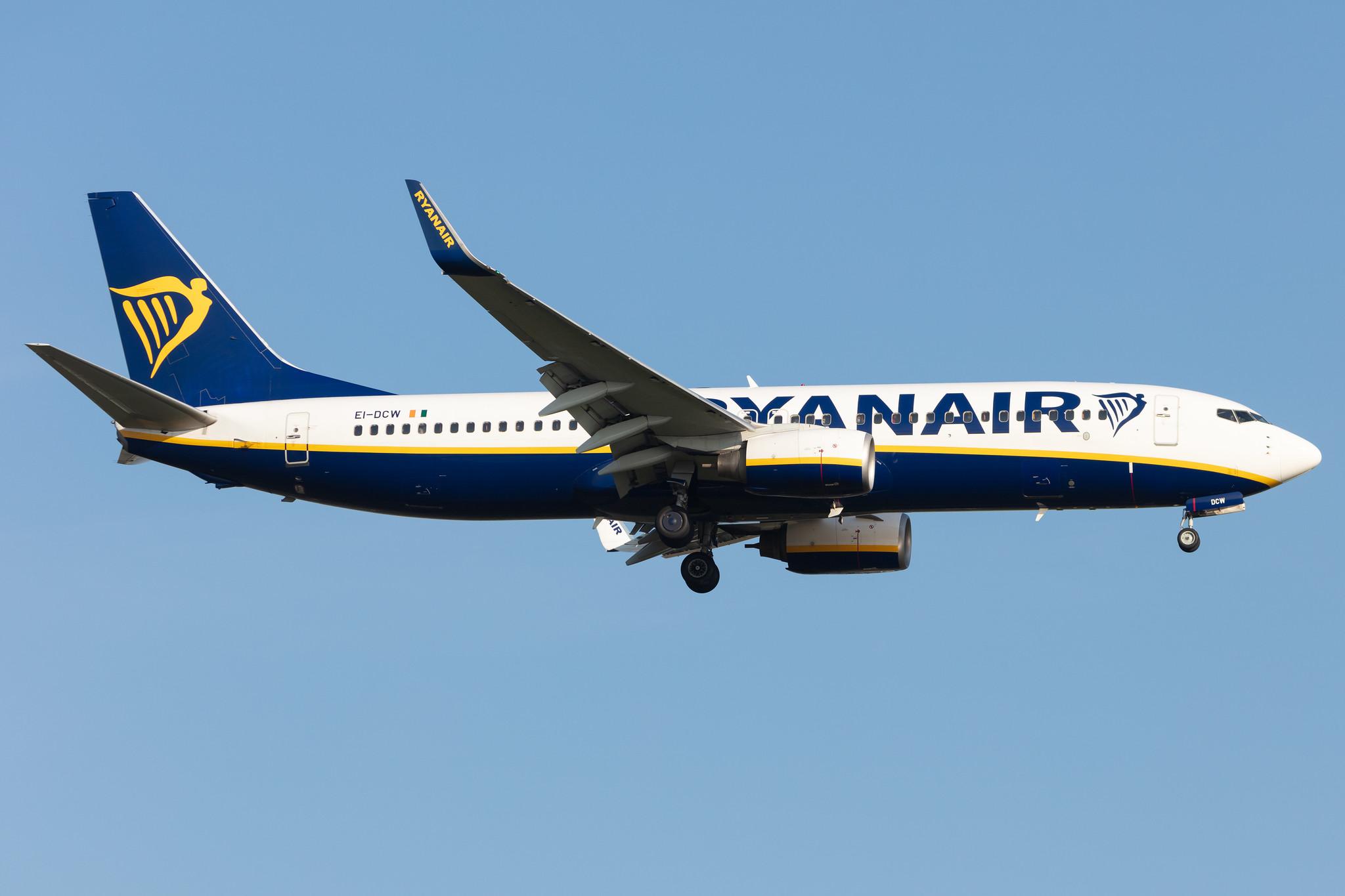 Amsterdam Schiphol: Ryanair (FR / RYR) |  Boeing 737-8AS B738 | EI-DCW | MSN 33568