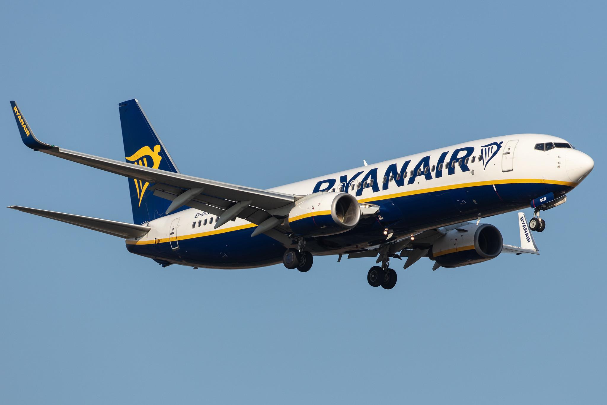Amsterdam Schiphol: Ryanair (FR / RYR) |  Boeing 737-8AS B738 | EI-DCW | MSN 33568