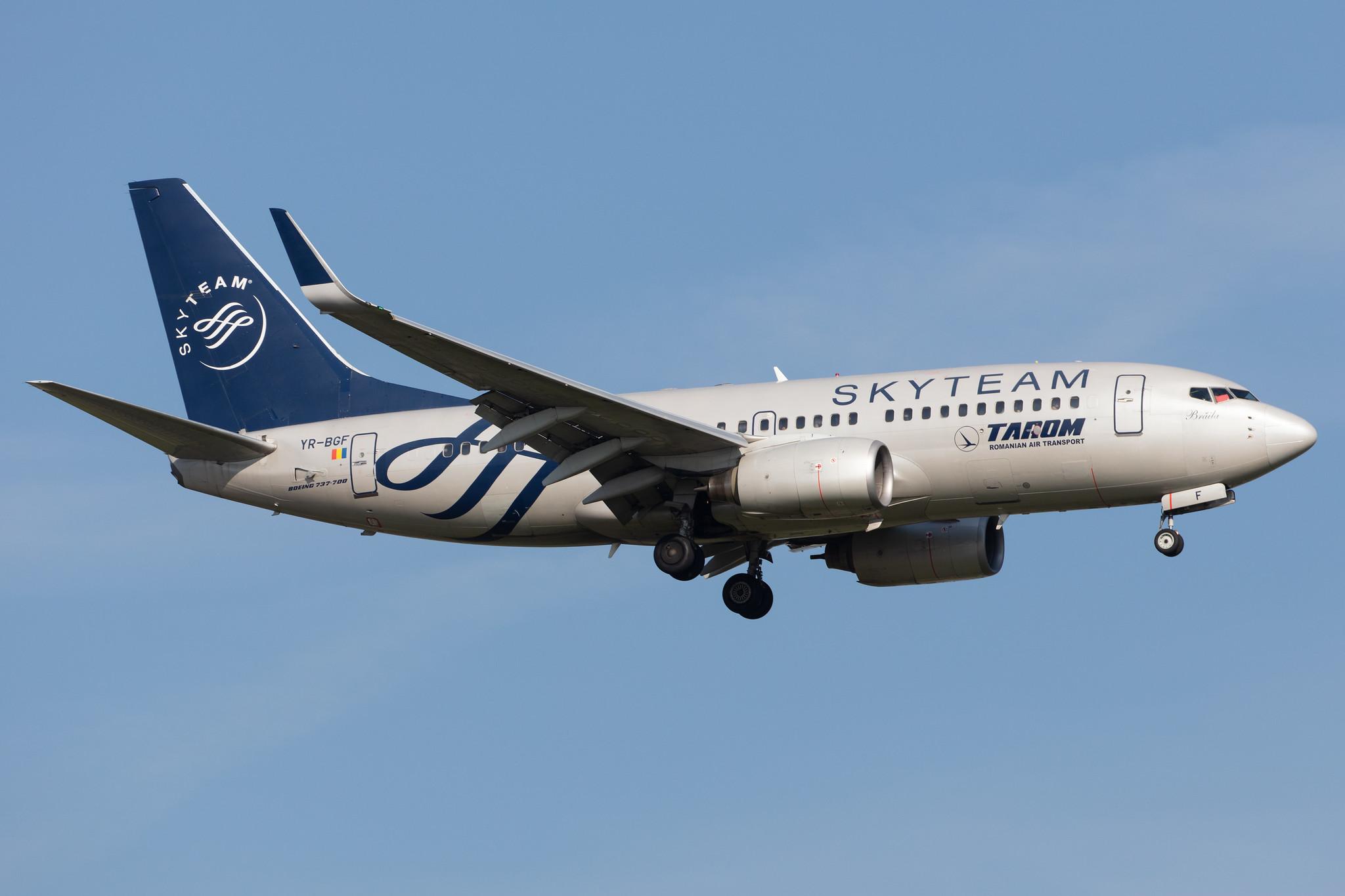 Amsterdam Schiphol: Tarom (RO / ROT) |  Livery: SkyTeam Livery |  Boeing 737-78J B737 | YR-BGF | MSN 28440