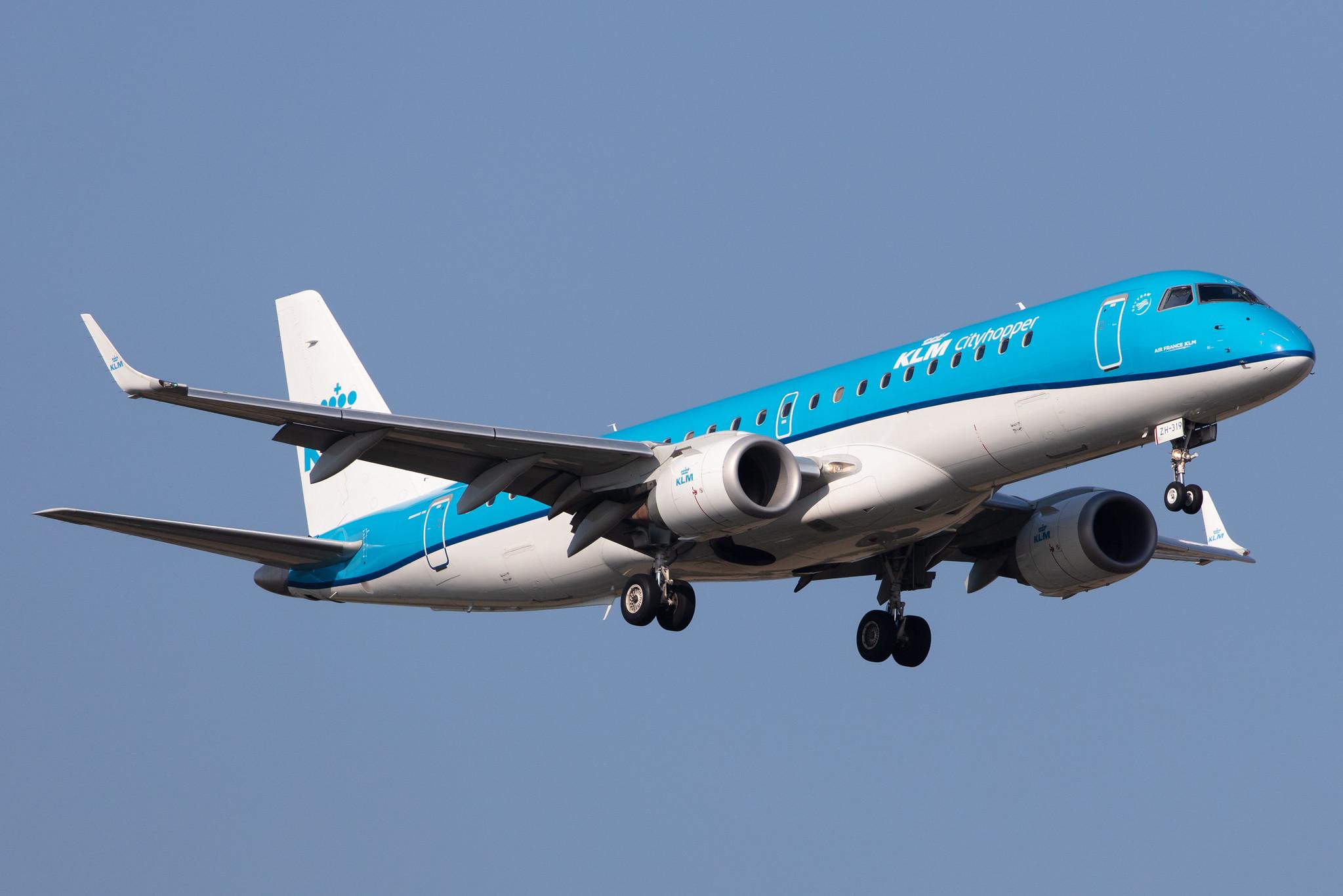 Amsterdam Schiphol: KLM (KL / KLM) | Operator: KLM Cityhopper |  Embraer E190STD E190 | PH-EZH | MSN 19000319