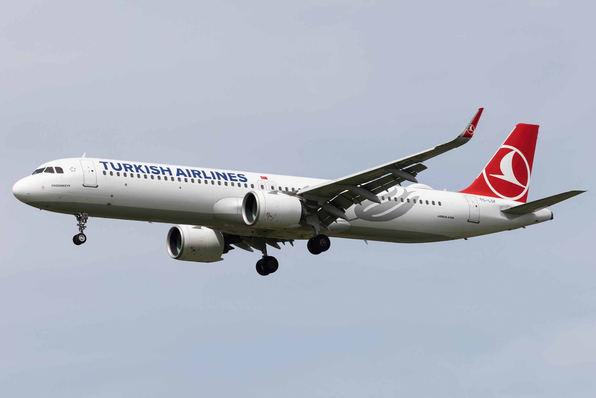 Hamburg Airport: Turkish Airlines (TK / THY) |  Airbus A321-271NX A21N | TC-LSF | MSN 08740