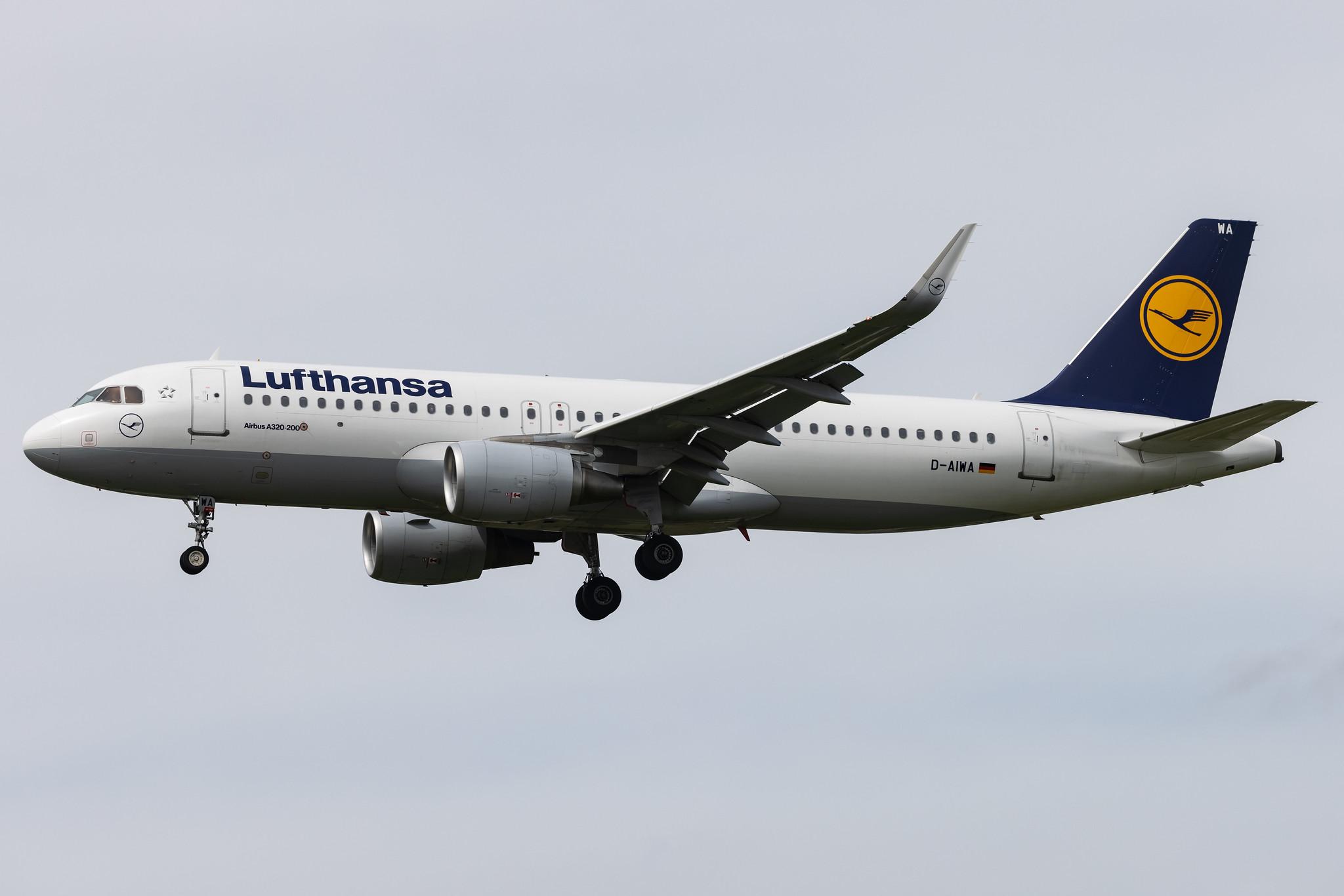 Hamburg Airport: Lufthansa (LH / DLH) |  Airbus A320-214 A320 | D-AIWA | MSN 7681