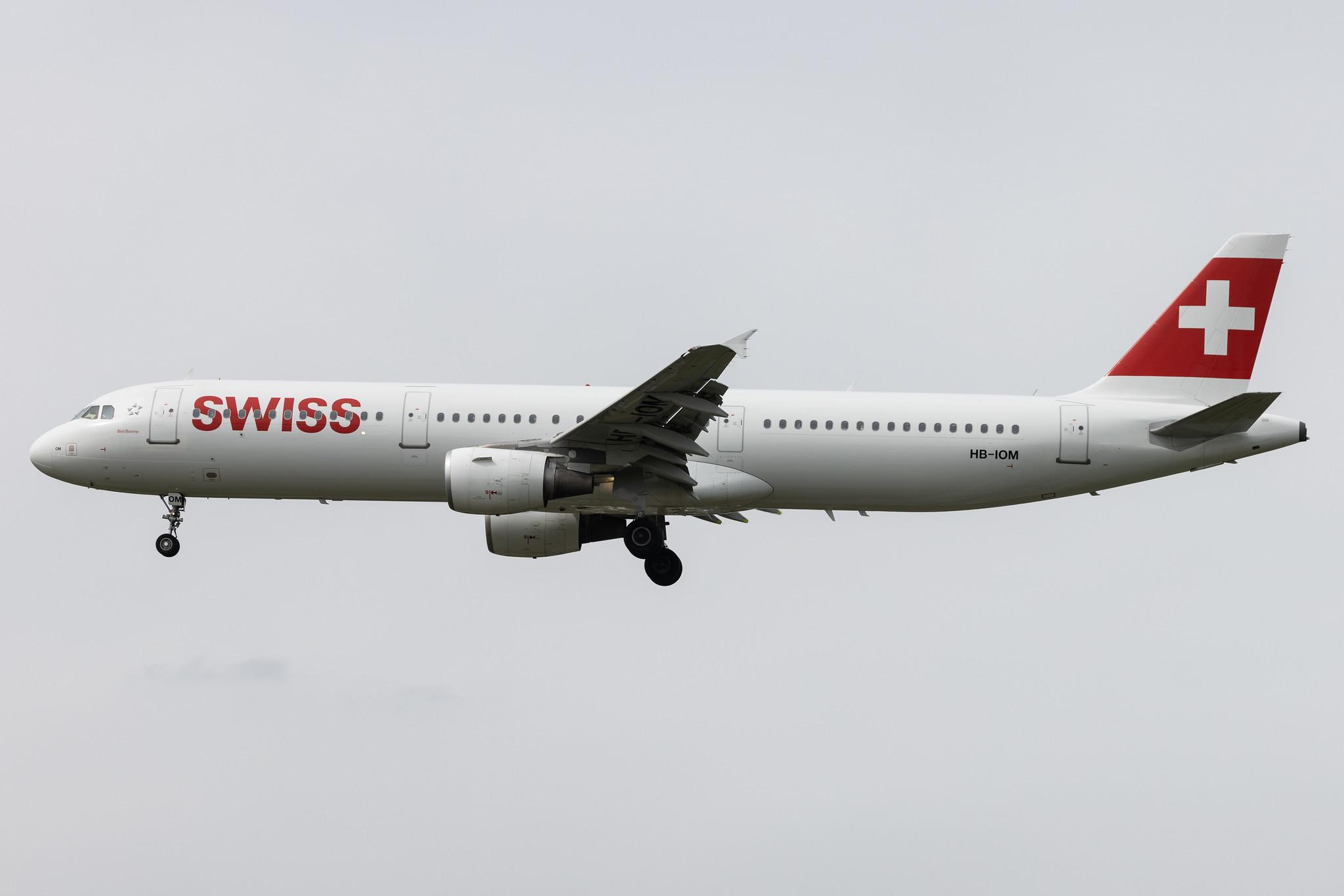 Hamburg Airport: Swiss (LX / SWR) |  Airbus A321-212 A321 | HB-IOM | MSN 4534