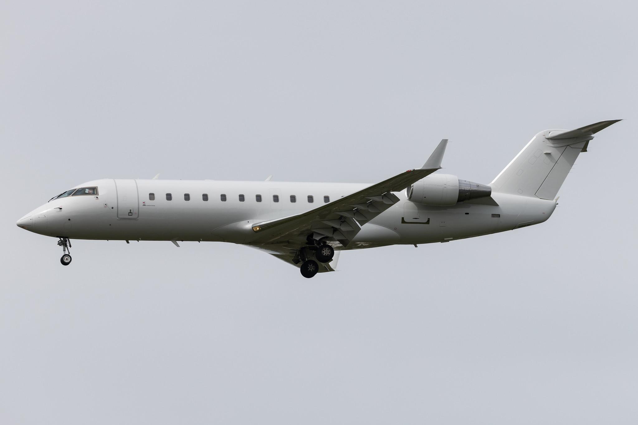 Hamburg Airport: FAI rent-a-jet (/ IFA) |  Mitsubishi Challenger 850 CRJ2 | D-AFAN | MSN 8081