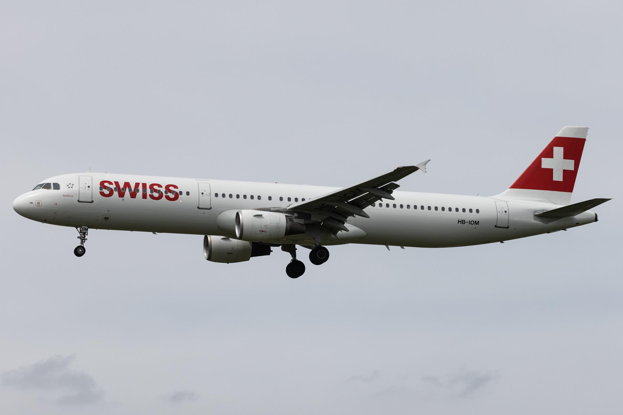 Hamburg Airport: Swiss (LX / SWR) |  Airbus A321-212 A321 | HB-IOM | MSN 4534
