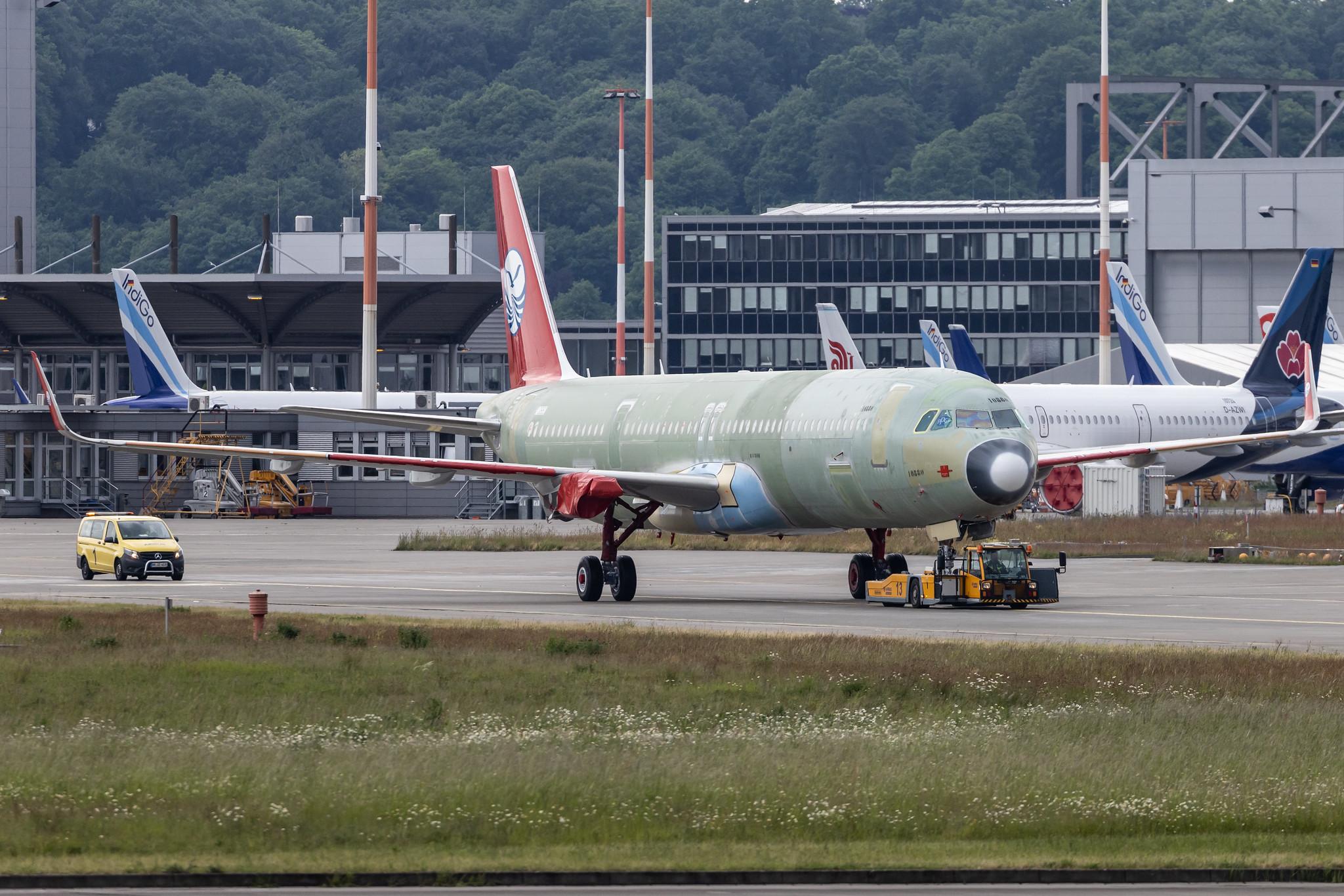 Hamburg Finkenwerder: Sichuan Airlines (3U / CSC) |  Airbus A321-271NX A21N | D- | MSN 10880