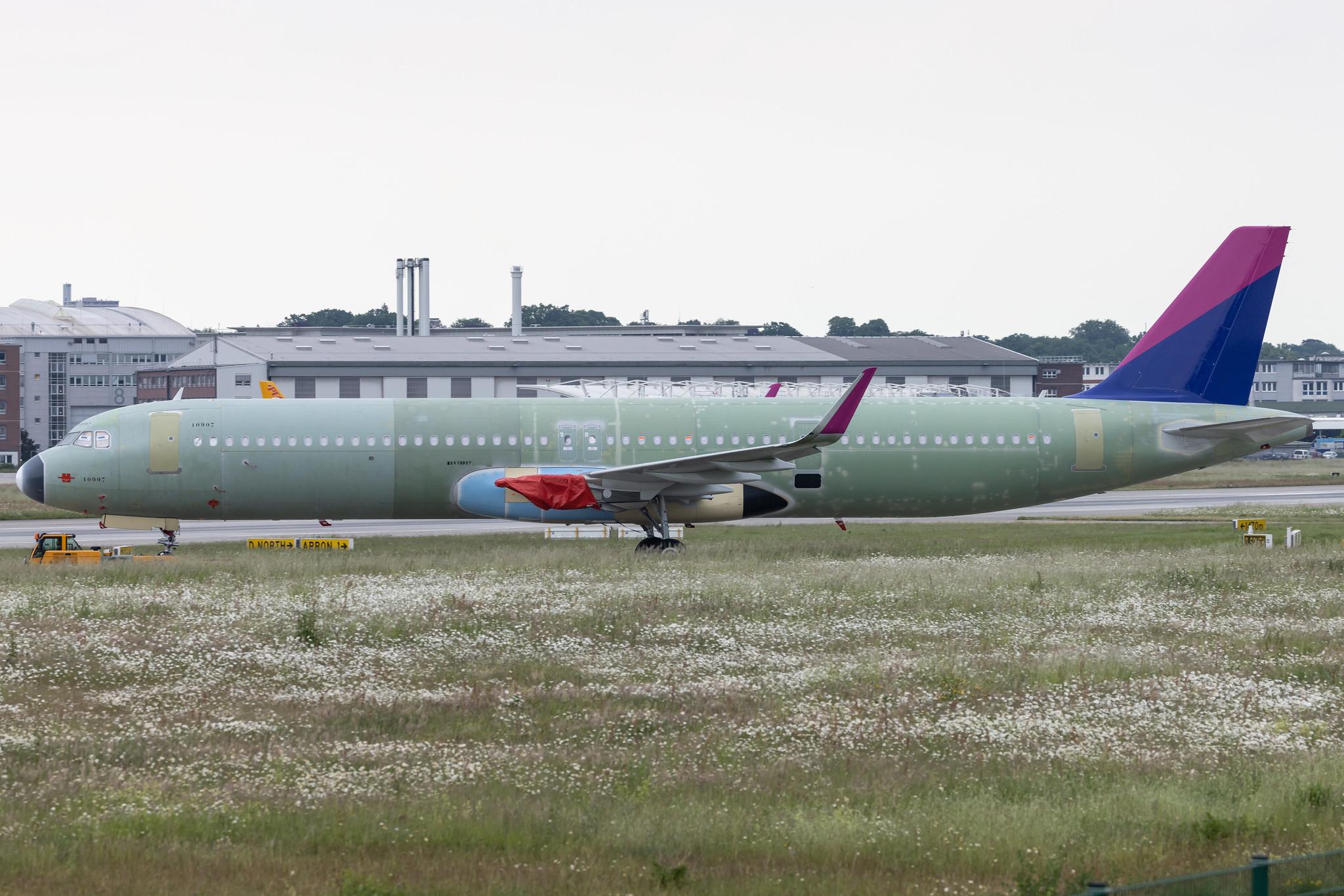Hamburg Finkenwerder: Wizz Air (W6 / WZZ) |  Airbus A321-271NX A21N | D- | MSN 10907