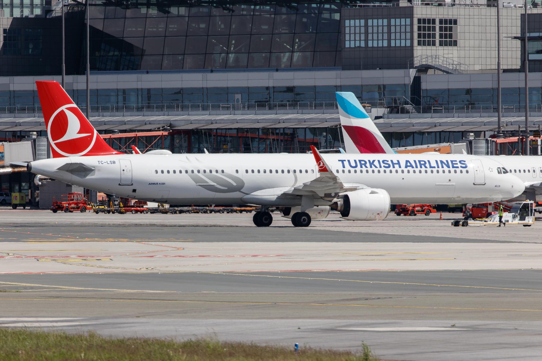 Hamburg Airport: Turkish Airlines (TK / THY) |  Airbus A321-271NX A21N | TC-LSB | MSN 08257
