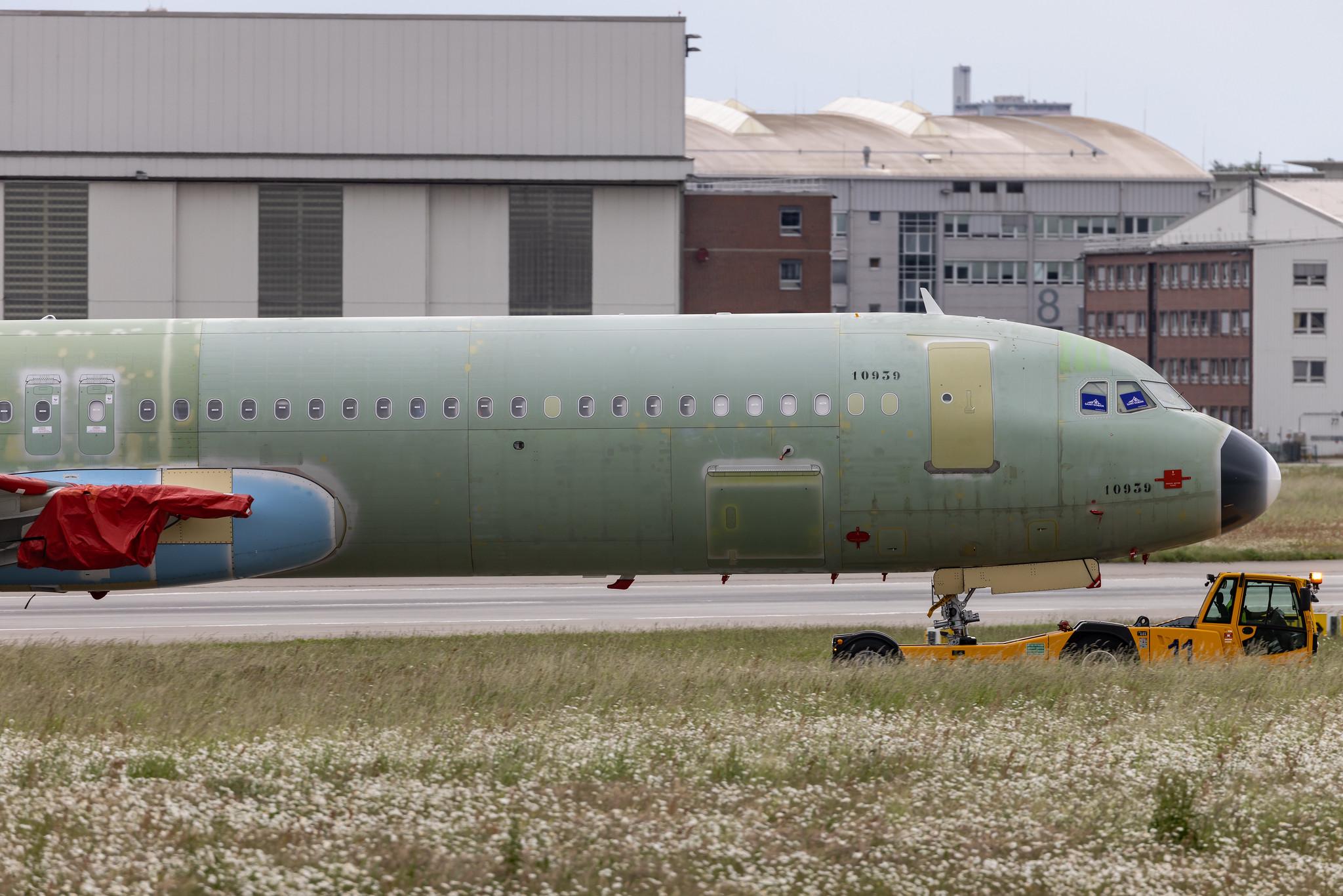 Hamburg Finkenwerder: China Airlines (CI / CAL) |  Airbus A321-271NX A21N | D-AYAO (B-18110) | MSN 10939
