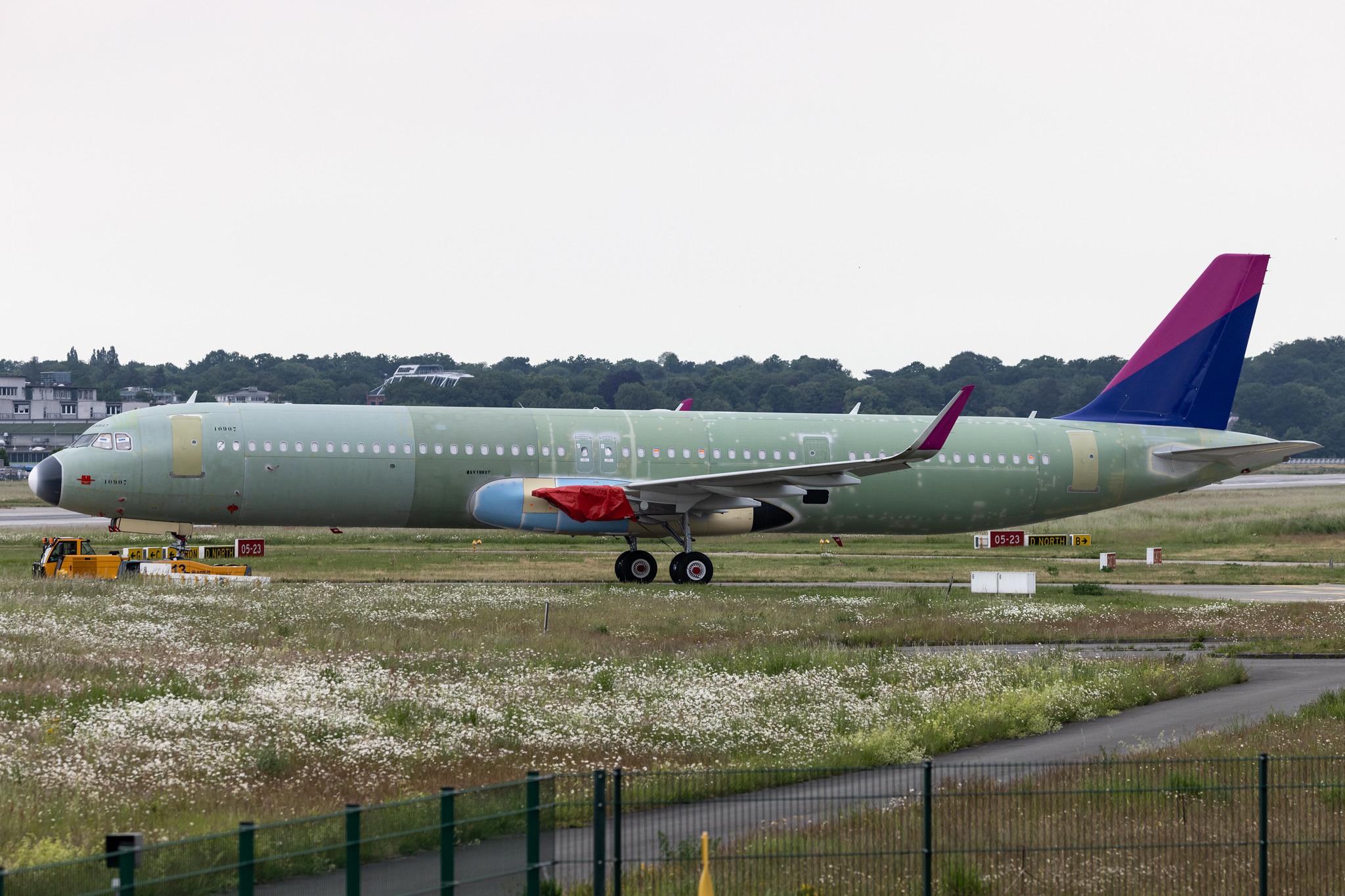 Hamburg Finkenwerder: Wizz Air (W6 / WZZ) |  Airbus A321-271NX A21N | D- | MSN 10907