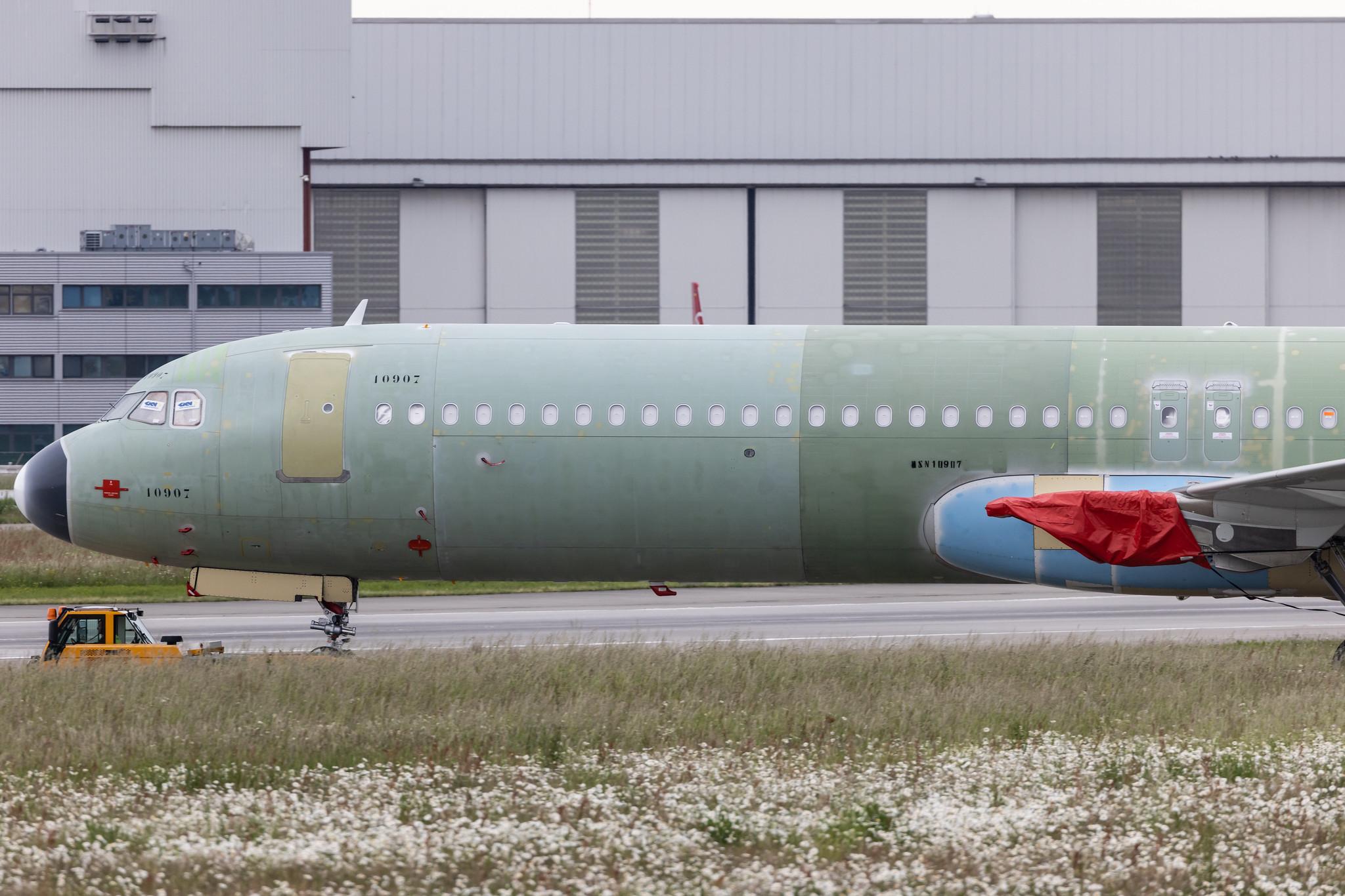 Hamburg Finkenwerder: Wizz Air (W6 / WZZ) |  Airbus A321-271NX A21N | D- | MSN 10907