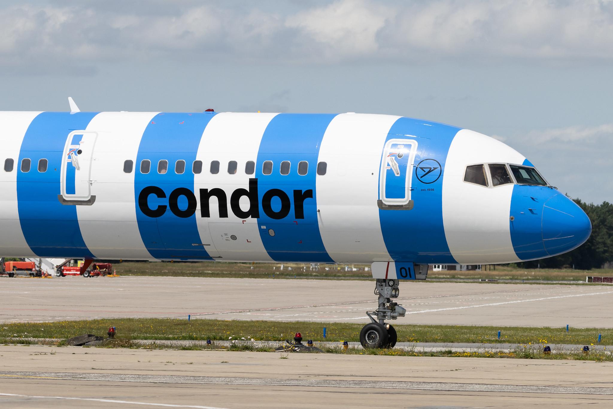 Hamburg Airport: Condor (DE / CFG) |  Boeing 757-330 B753 | D-ABOI | MSN 29018