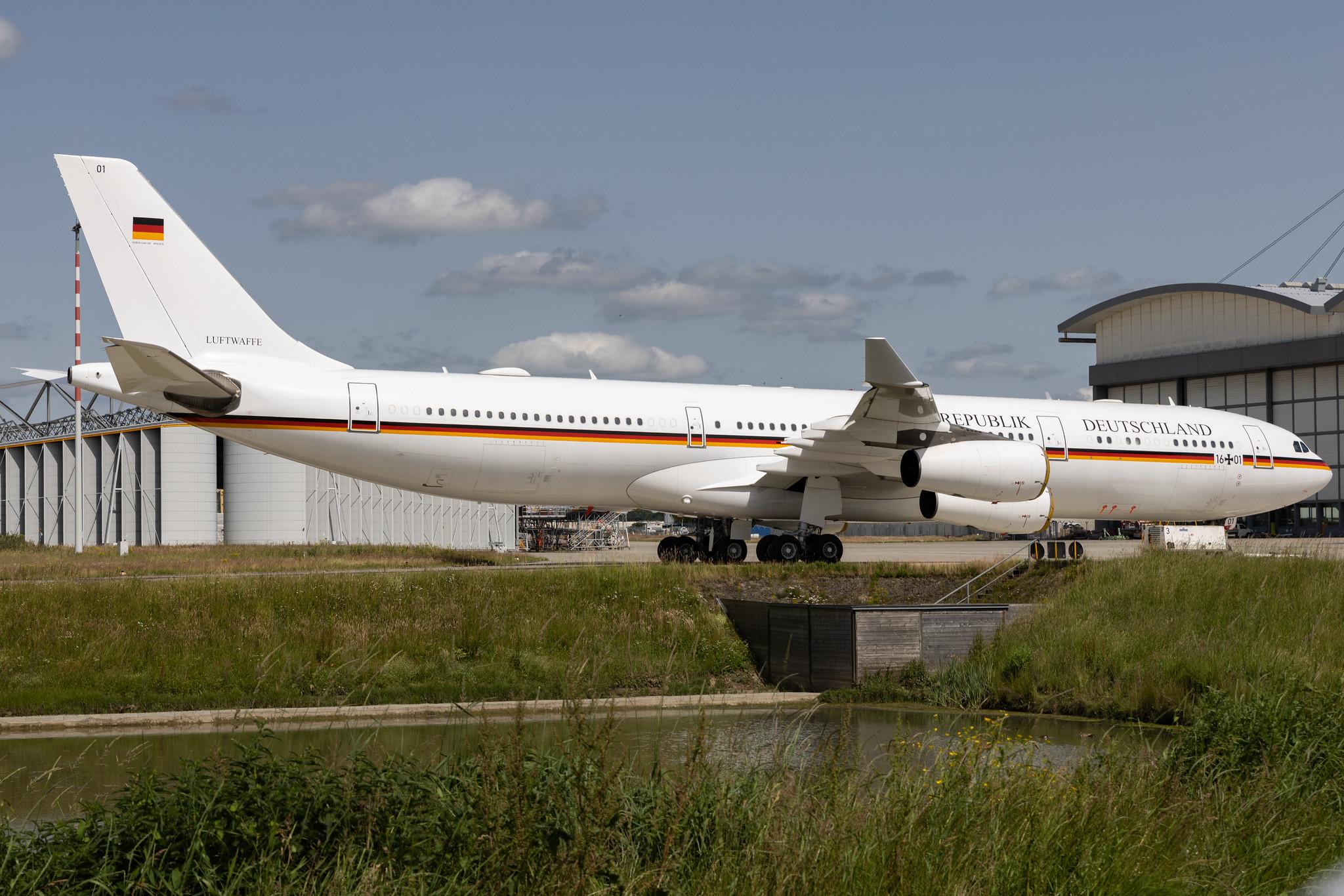 Hamburg Airport: German Air Force (/ GAF) |  Airbus A340-313 A343 | 16+01 | MSN 274