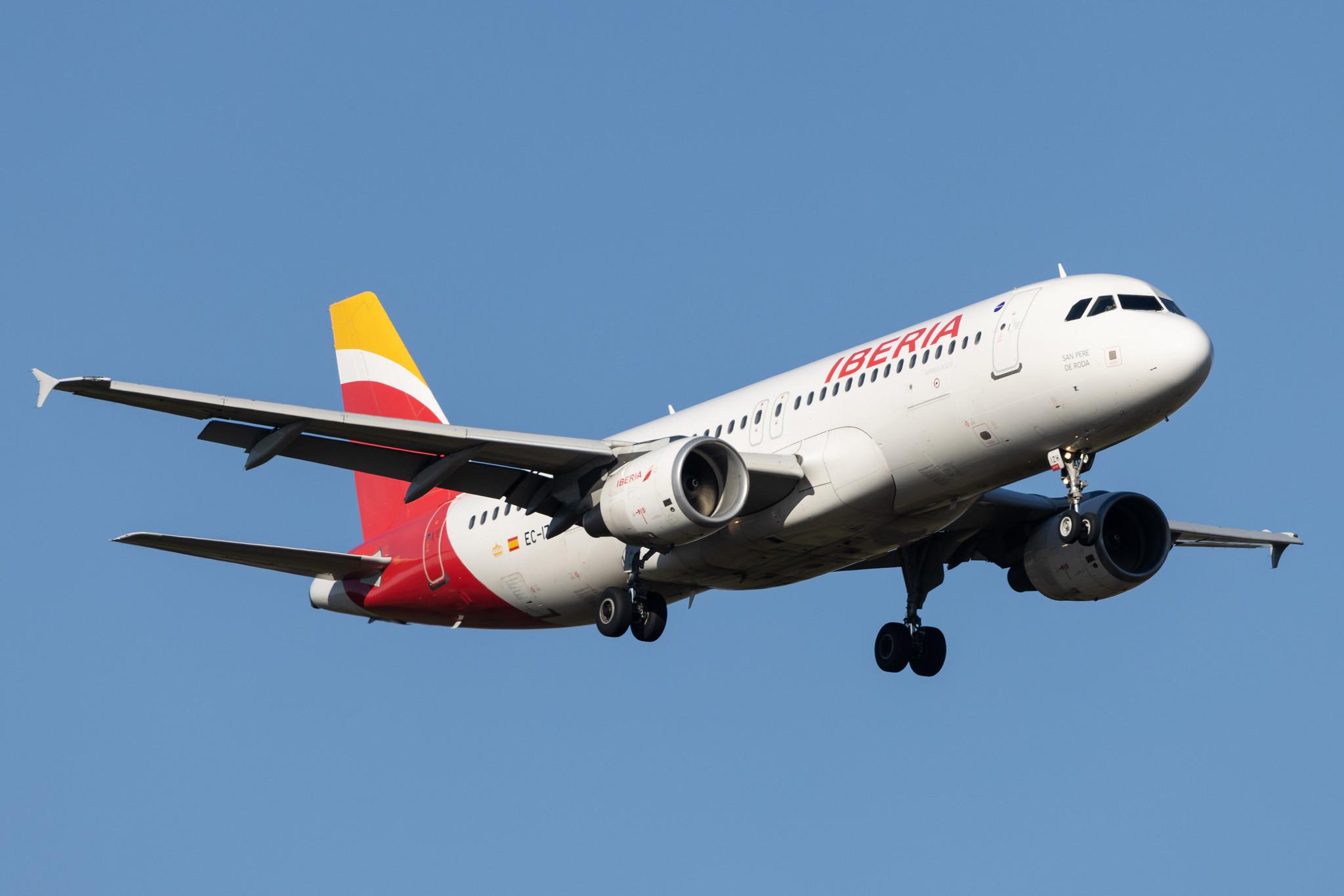 Hamburg Airport: Iberia (IB / IBE) |  Airbus A320-214 A320 | EC-IZH | MSN 2225