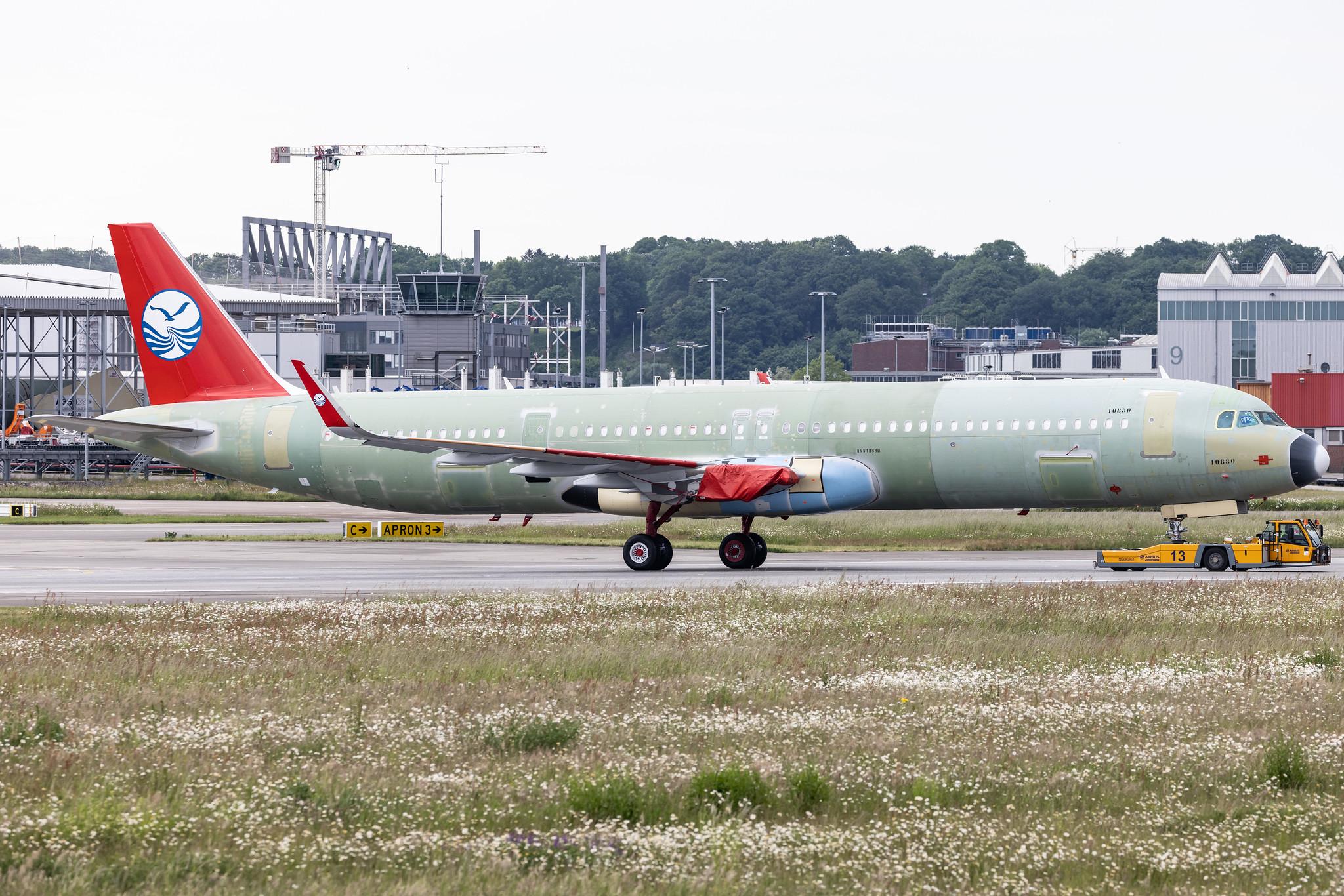 Hamburg Finkenwerder: Sichuan Airlines (3U / CSC) |  Airbus A321-271NX A21N | D- | MSN 10880