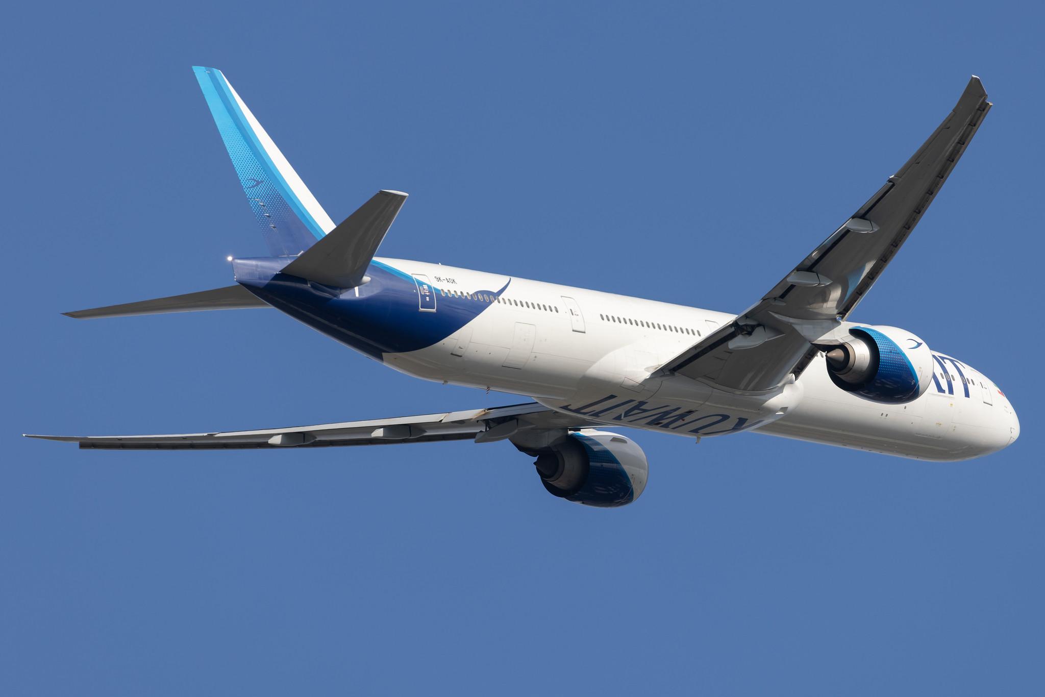London Heathrow: Kuwait Airways (KU / KAC) |  Boeing 777-369(ER) B77W | 9K-AOK | MSN 62568