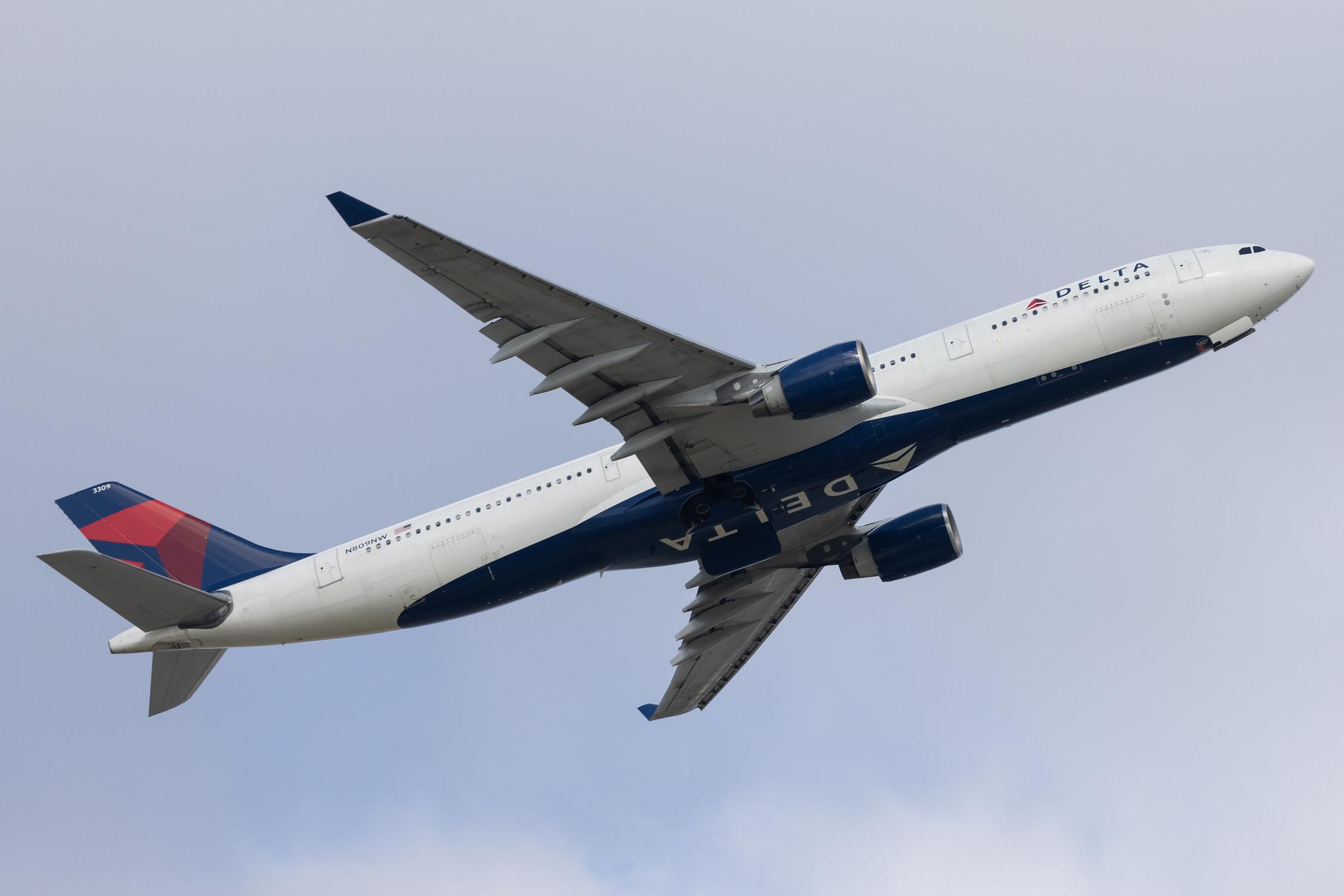 London Heathrow: Delta Air Lines (DL / DAL) |  Airbus A330-323 A333 | N809NW | MSN 0663