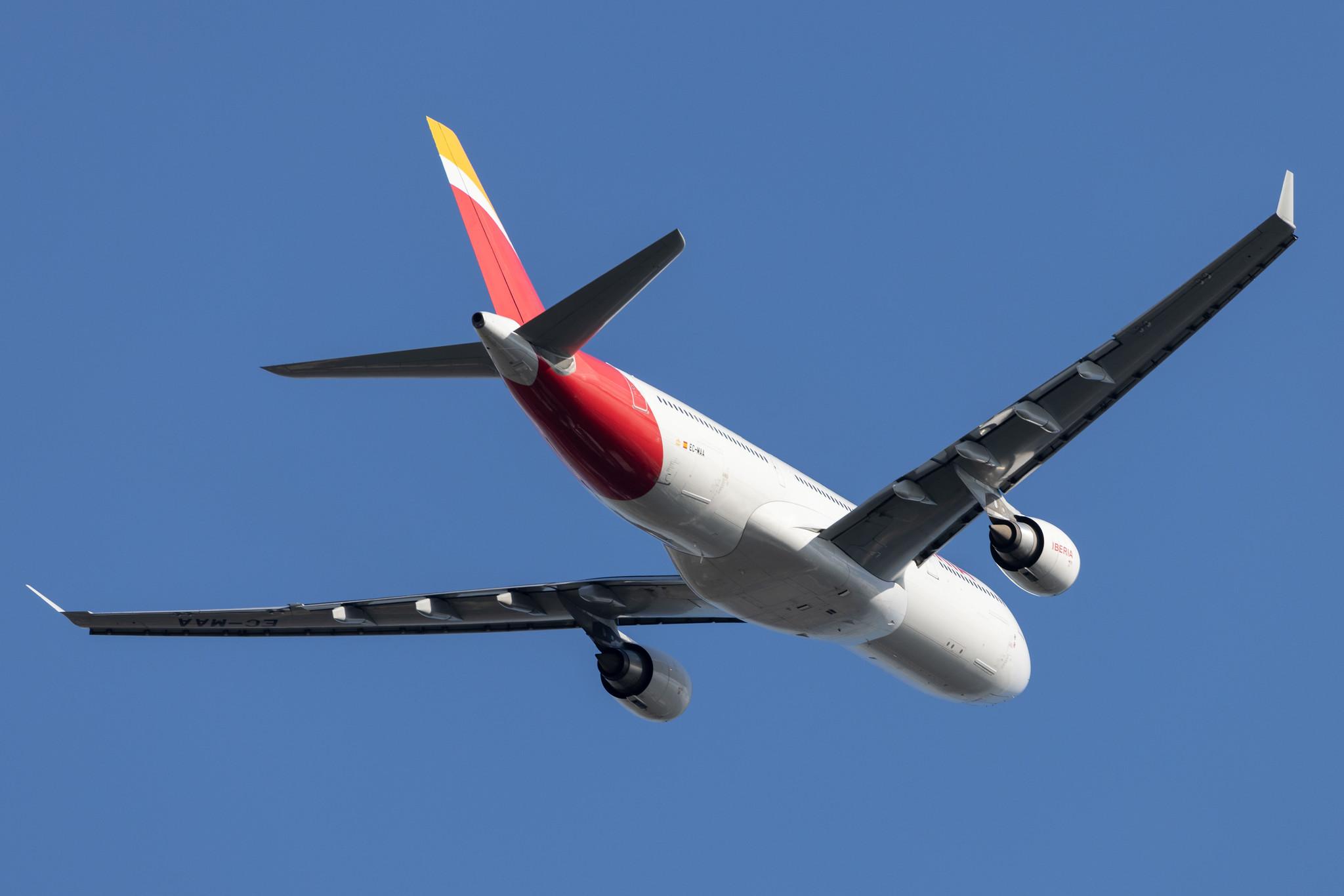 London Heathrow: Iberia (IB / IBE) |  Airbus A330-302 A333 | EC-MAA | MSN 1515