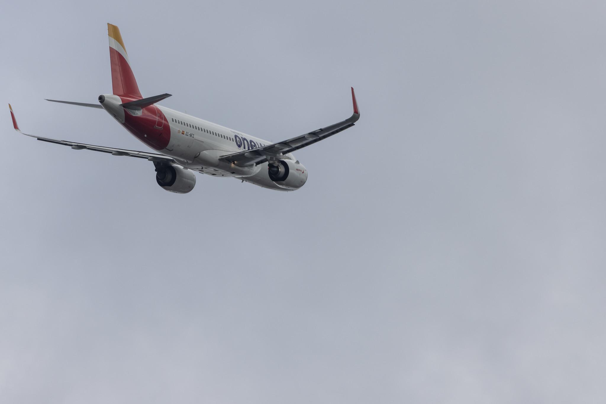 London Heathrow: Iberia (IB / IBE) |  Livery: Oneworld Livery |  Airbus A320-251N A20N | EC-NFZ | MSN 10002