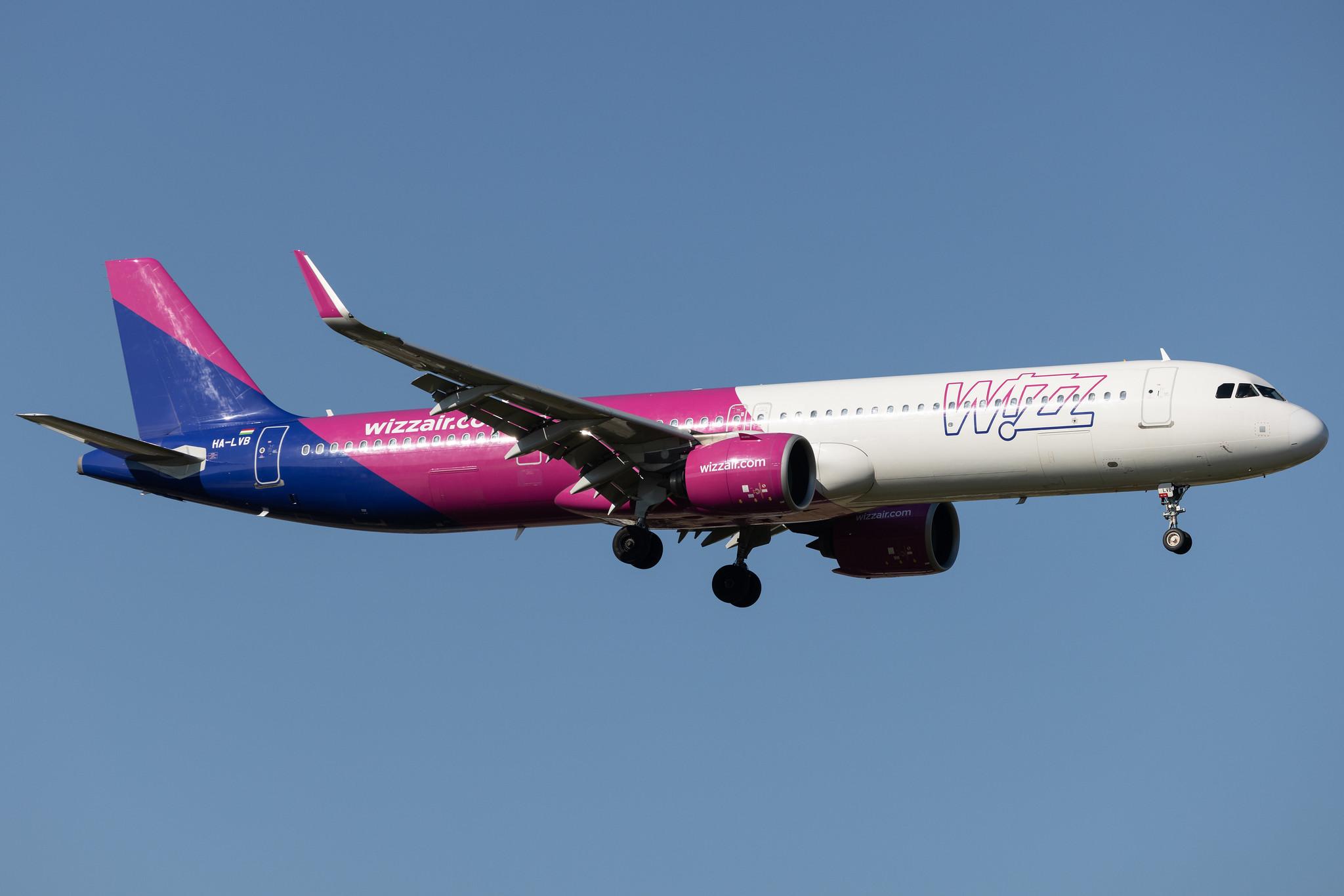 Hamburg Airport: Wizz Air (W6 / WZZ) | Airbus A321-271NX A21N | HA-LVB | MSN 8735