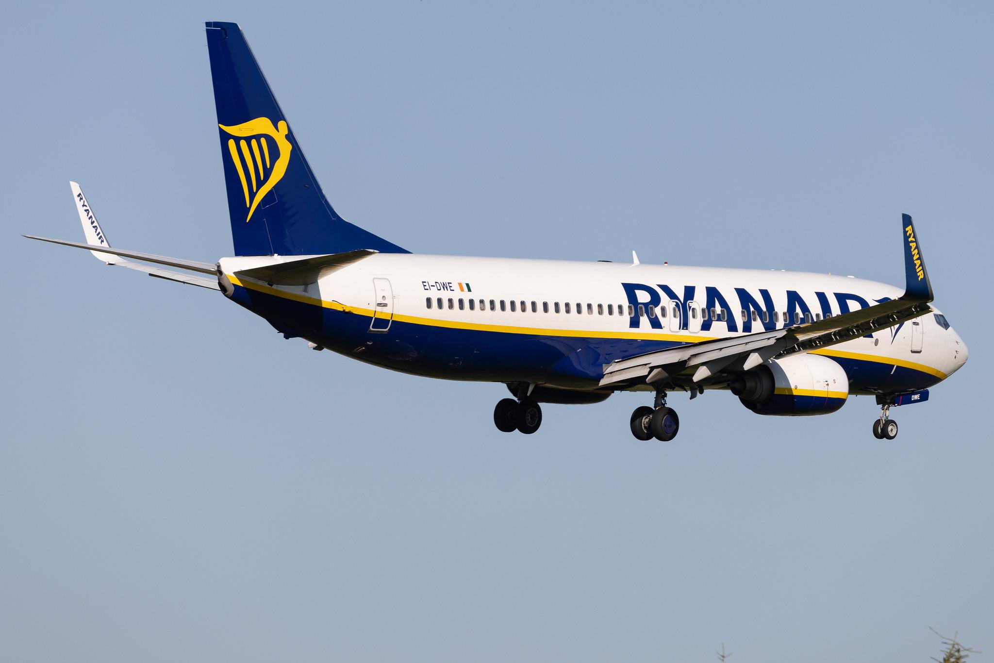 Hamburg Airport: Ryanair (FR / RYR) | Boeing 737-8AS B738 | EI-DWE | MSN 36074