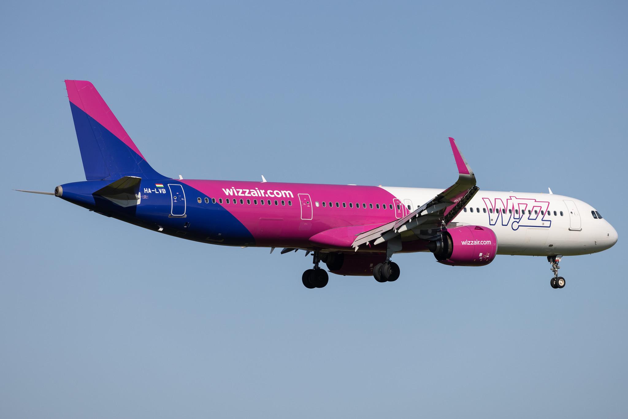 Hamburg Airport: Wizz Air (W6 / WZZ) | Airbus A321-271NX A21N | HA-LVB | MSN 8735