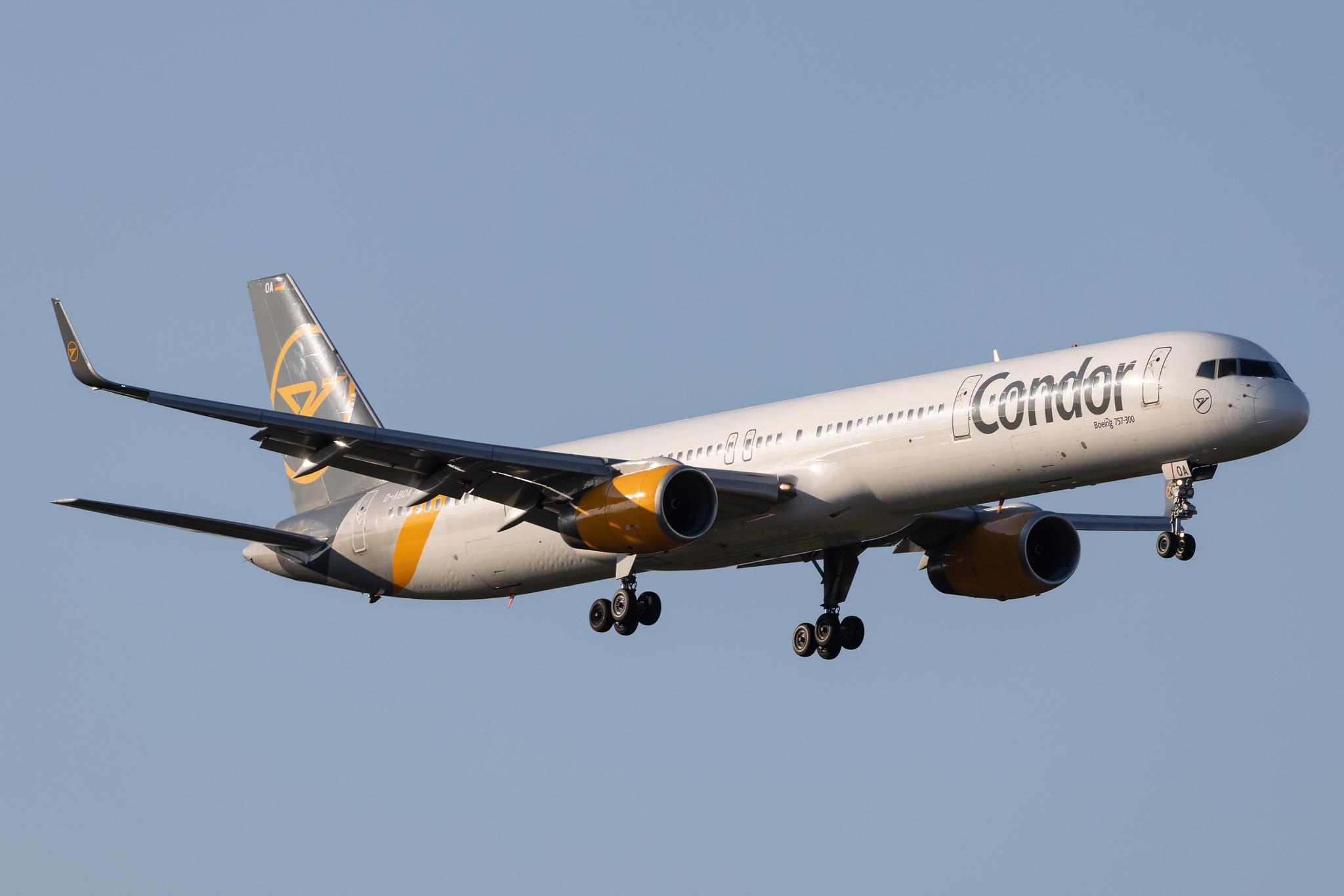 Hamburg Airport: Condor (DE / CFG) | Boeing 757-330 B753 | D-ABOA | MSN 29016