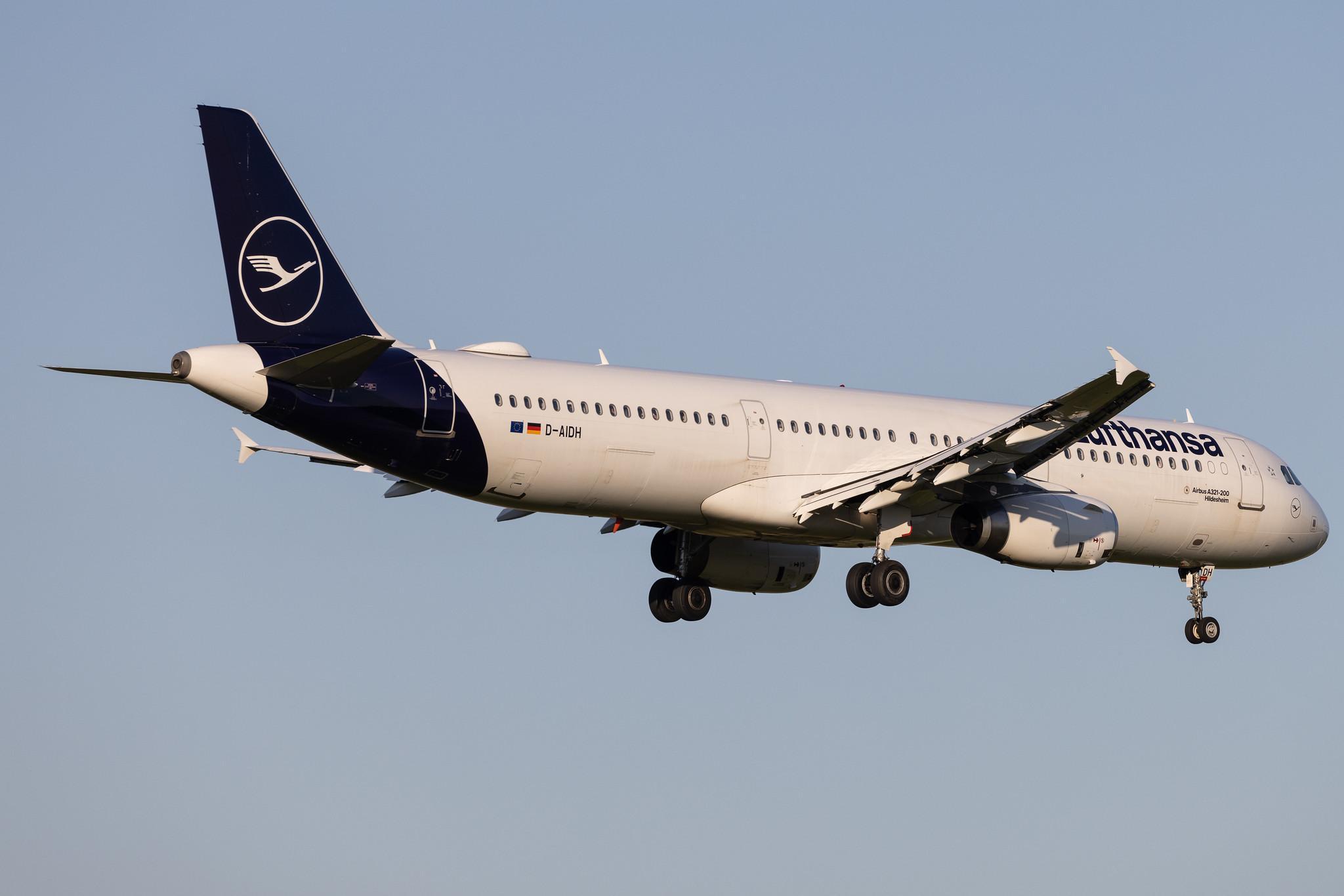 Hamburg Airport: Lufthansa (LH / DLH) | Airbus A321-231 A321 | D-AIDH | MSN 4710
