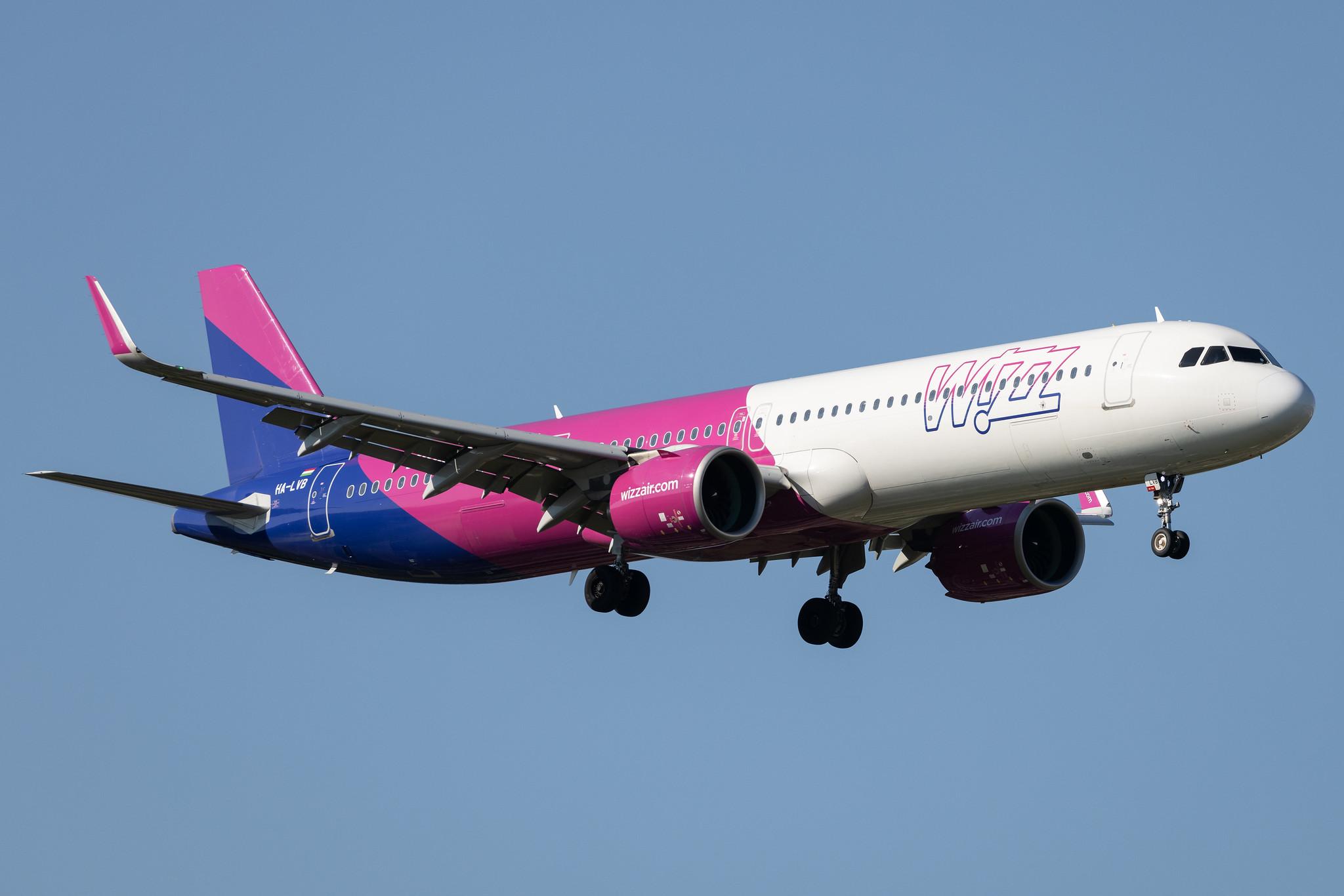 Hamburg Airport: Wizz Air (W6 / WZZ) | Airbus A321-271NX A21N | HA-LVB | MSN 8735